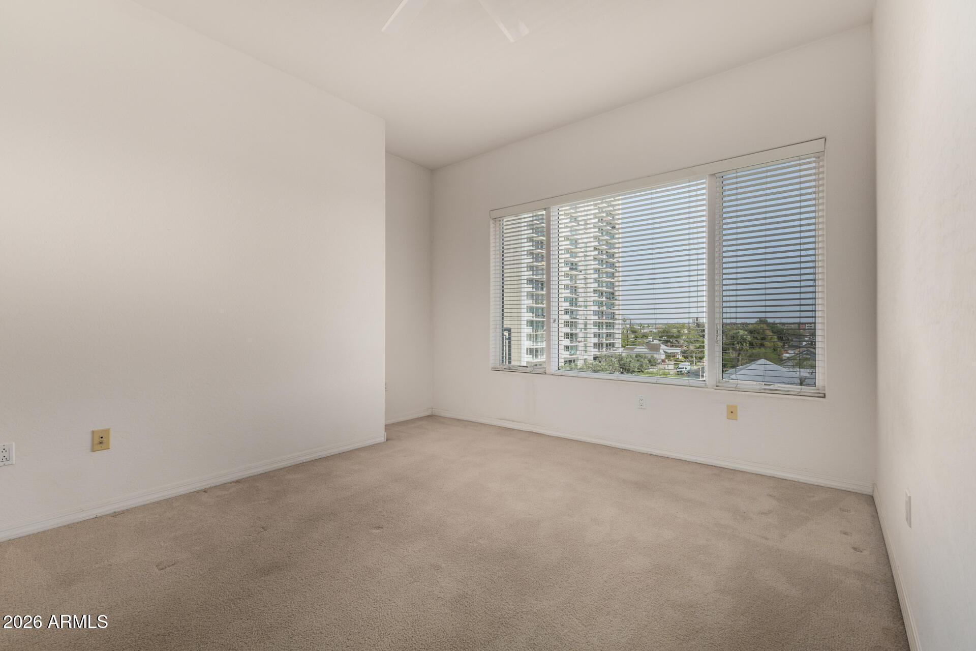 2302 N CENTRAL Avenue 404