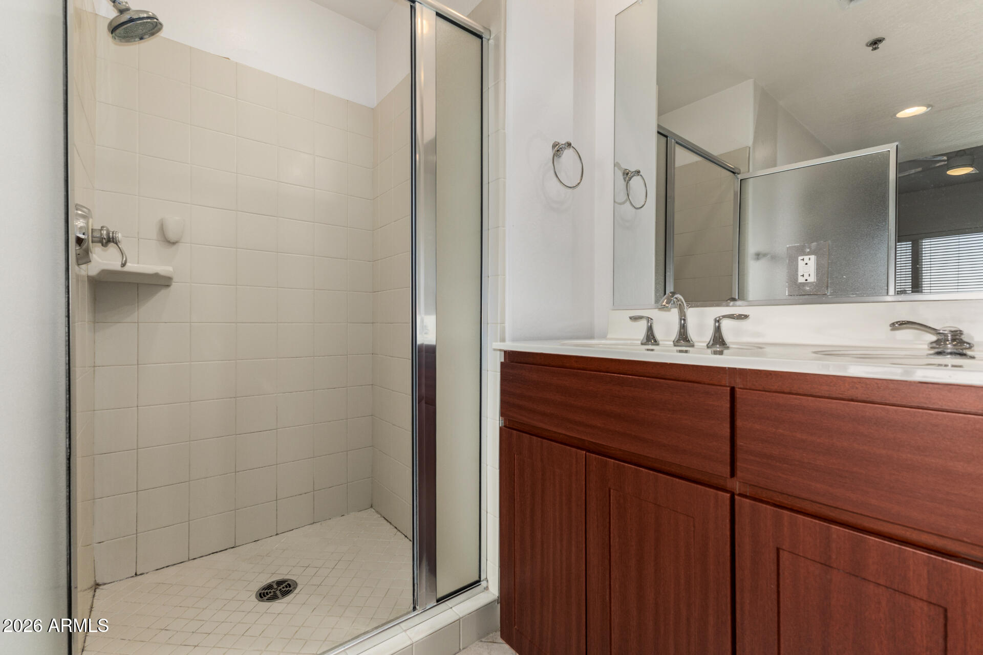 2302 N CENTRAL Avenue 404