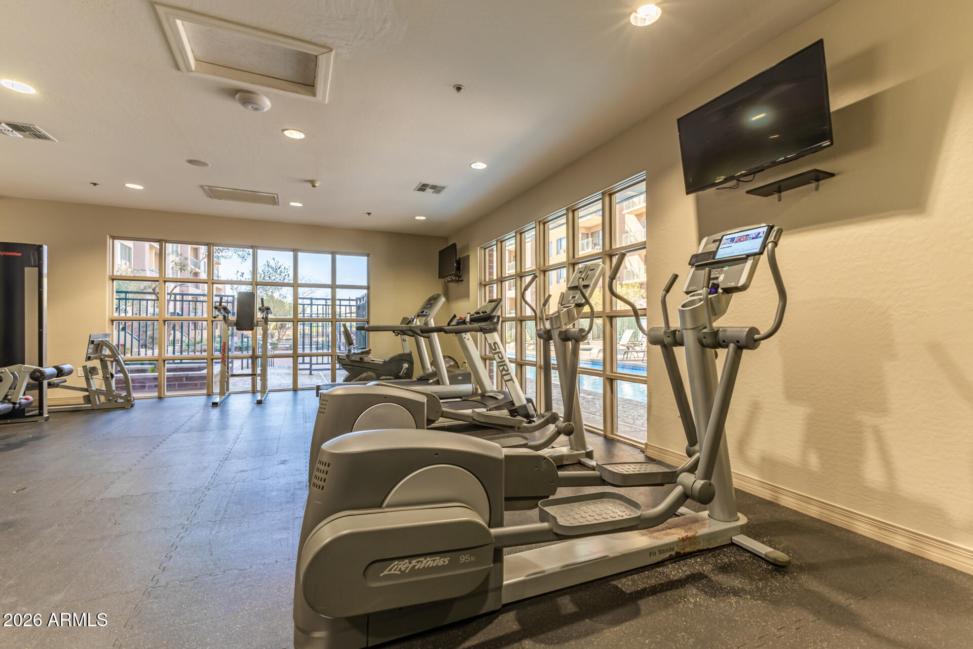 2302 N CENTRAL Avenue 404