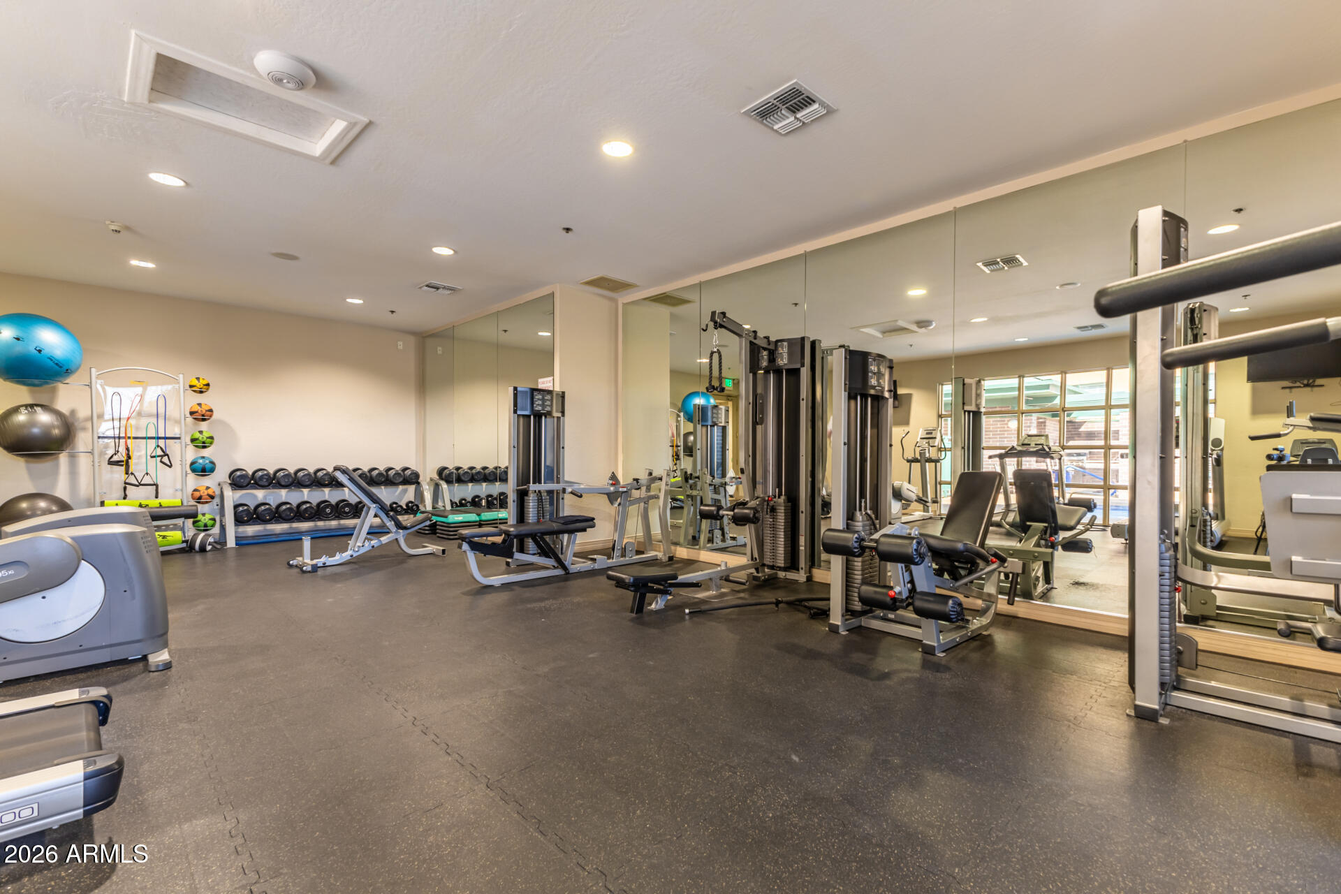 2302 N CENTRAL Avenue 404