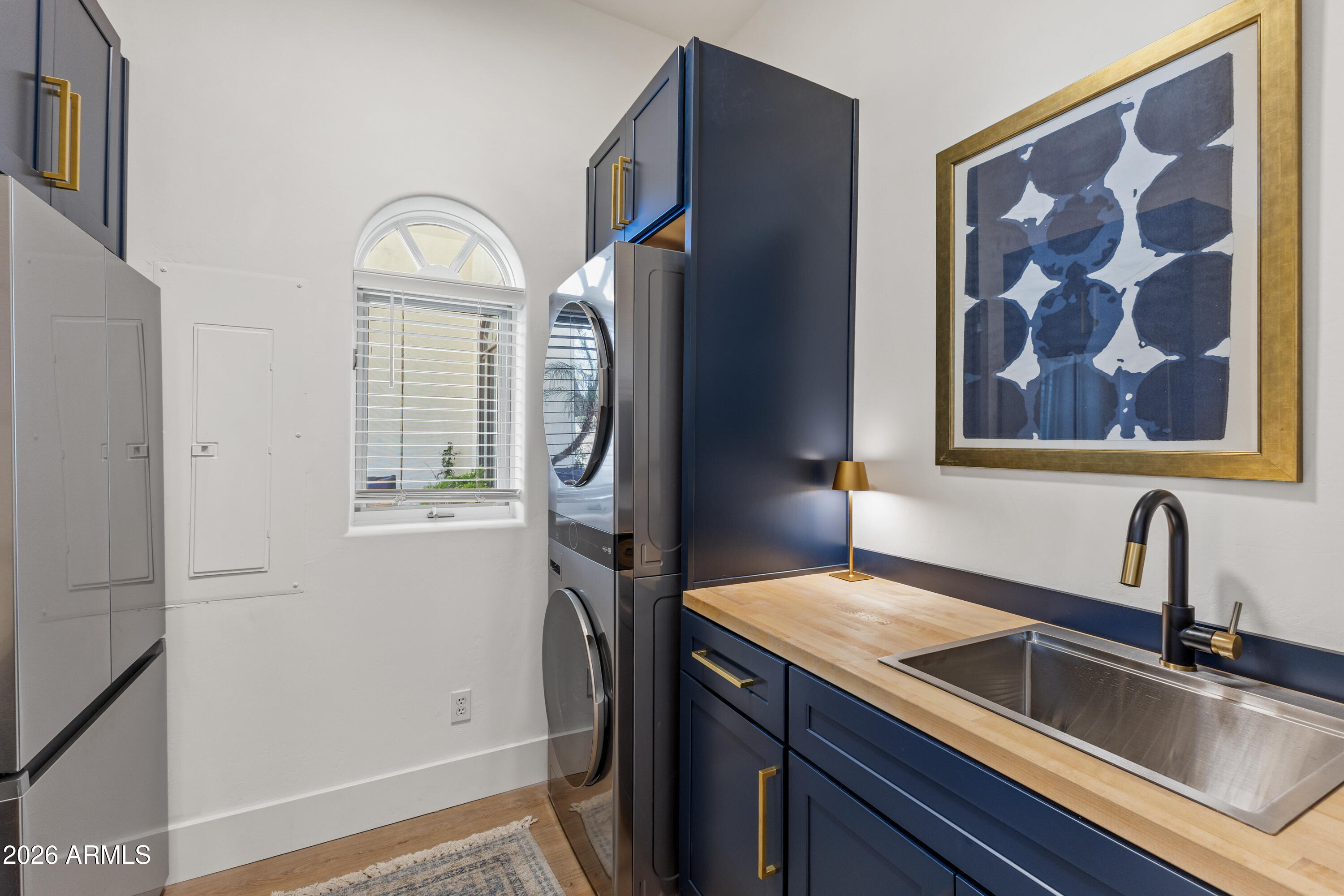 1455 E VICTOR HUGO Avenue