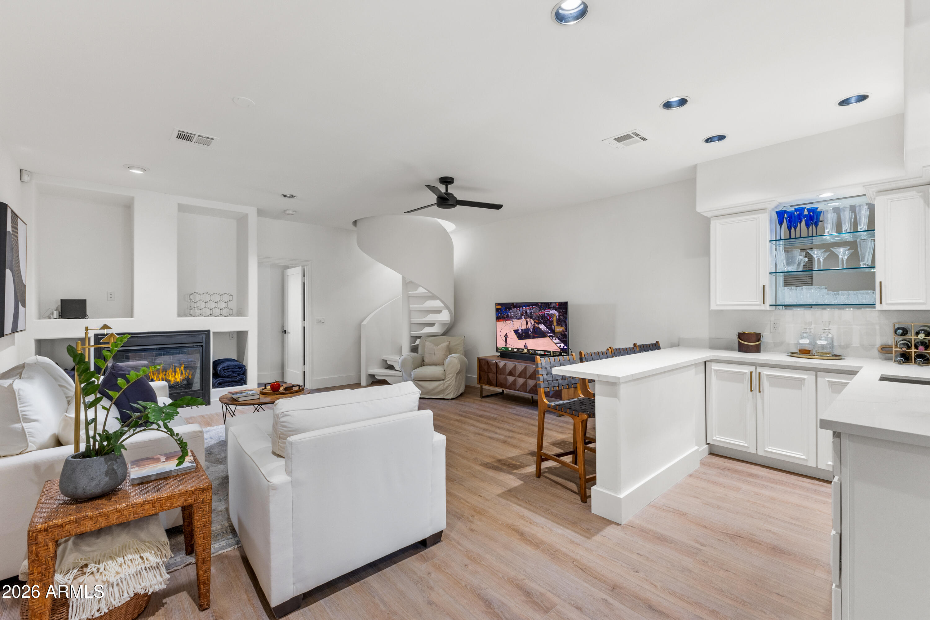 1455 E VICTOR HUGO Avenue