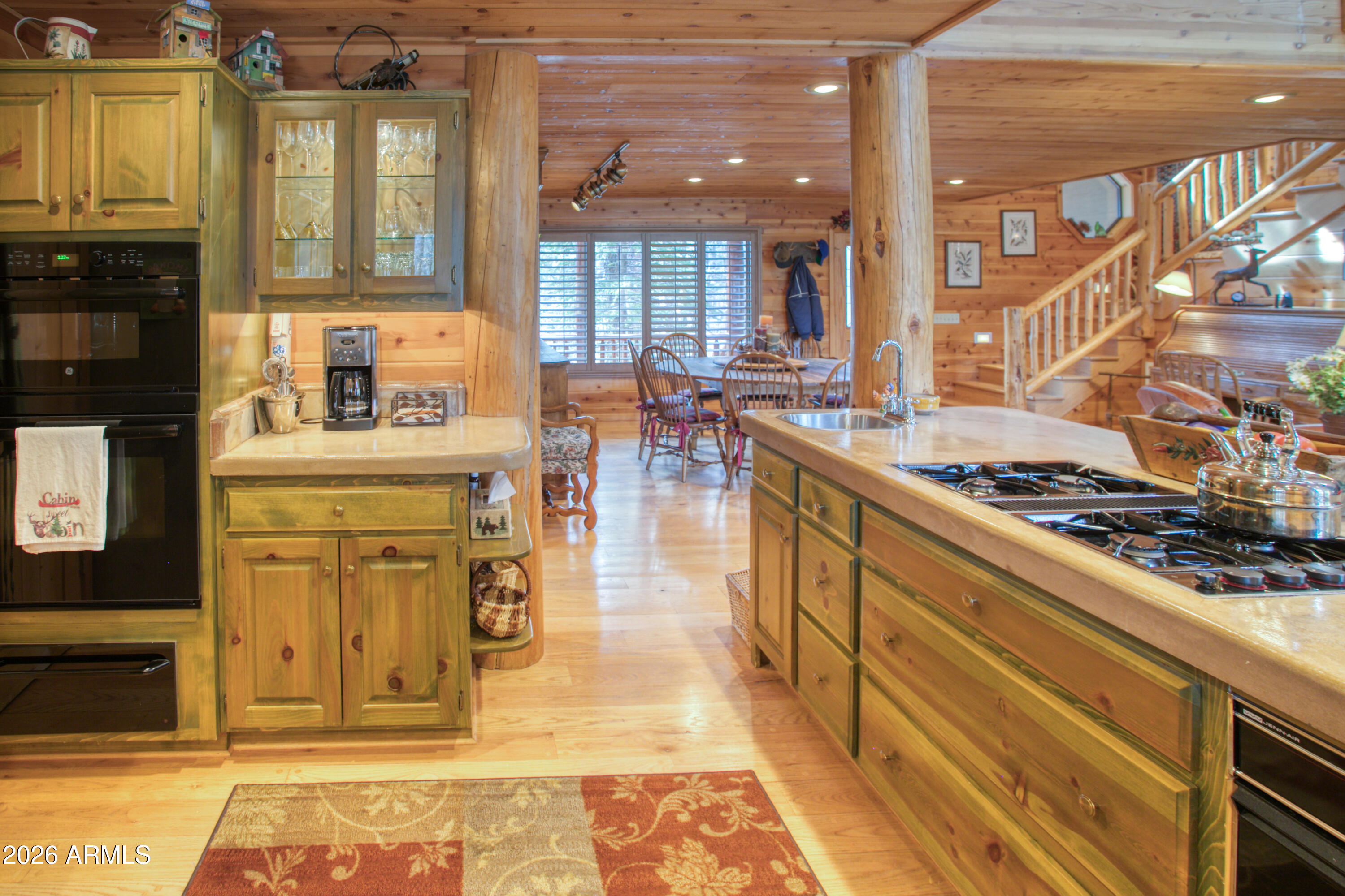 2912 Woodpecker Lane
