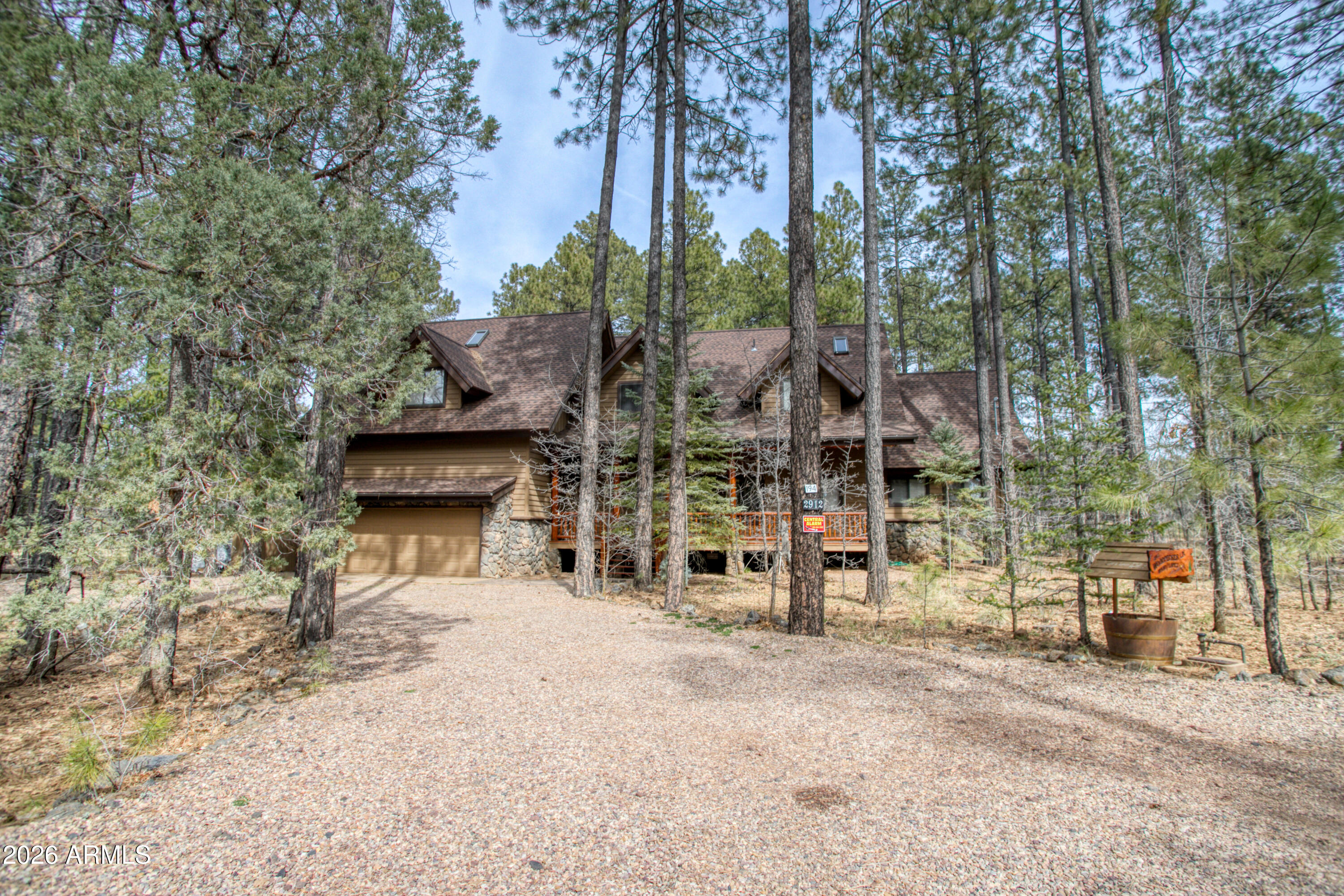 2912 Woodpecker Lane