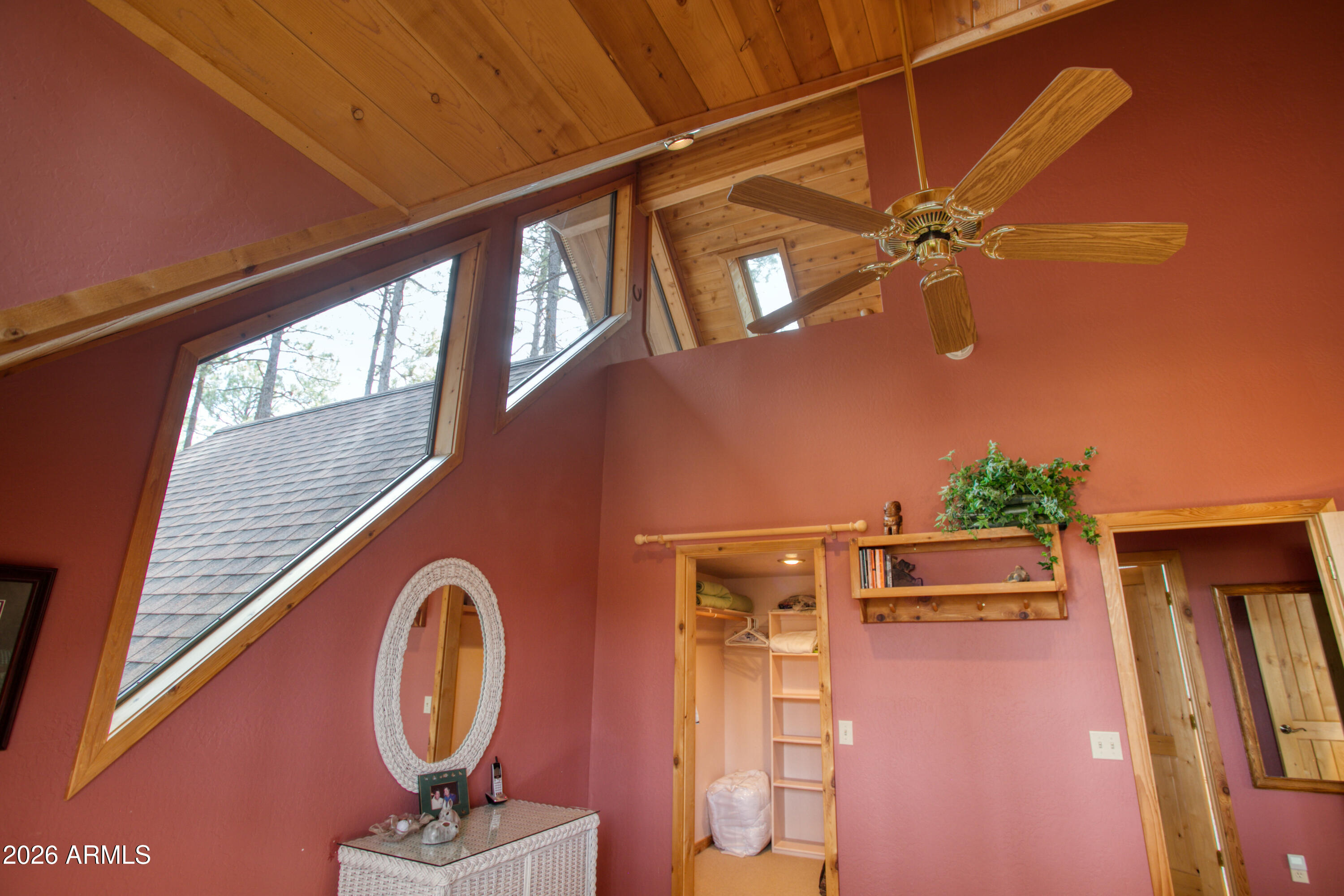 2912 Woodpecker Lane