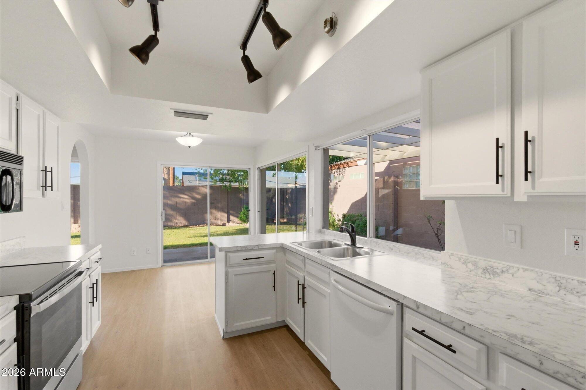 4016 W GRISWOLD Road