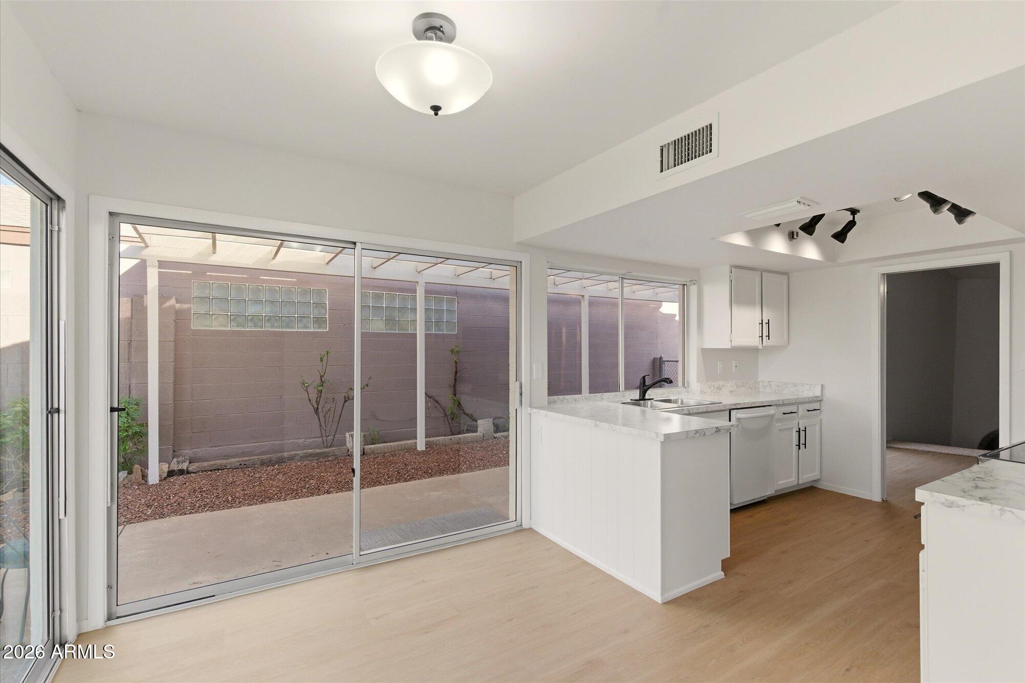 4016 W GRISWOLD Road