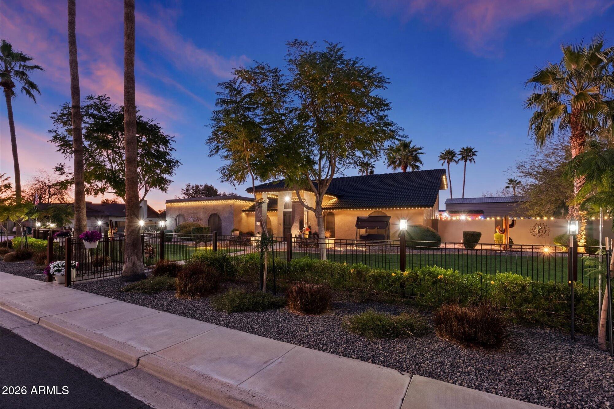 2352 E FLORIAN Circle