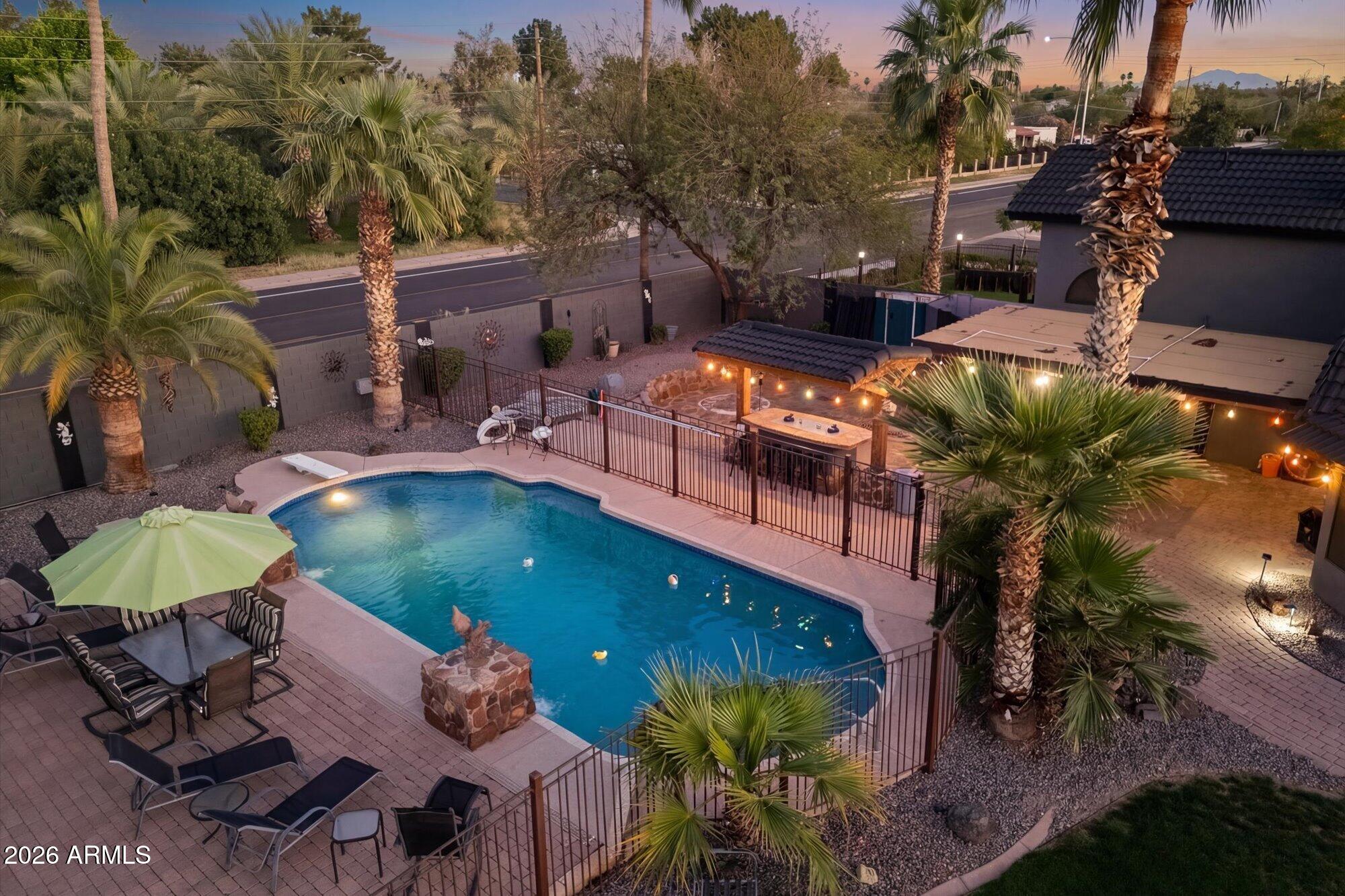 2352 E FLORIAN Circle