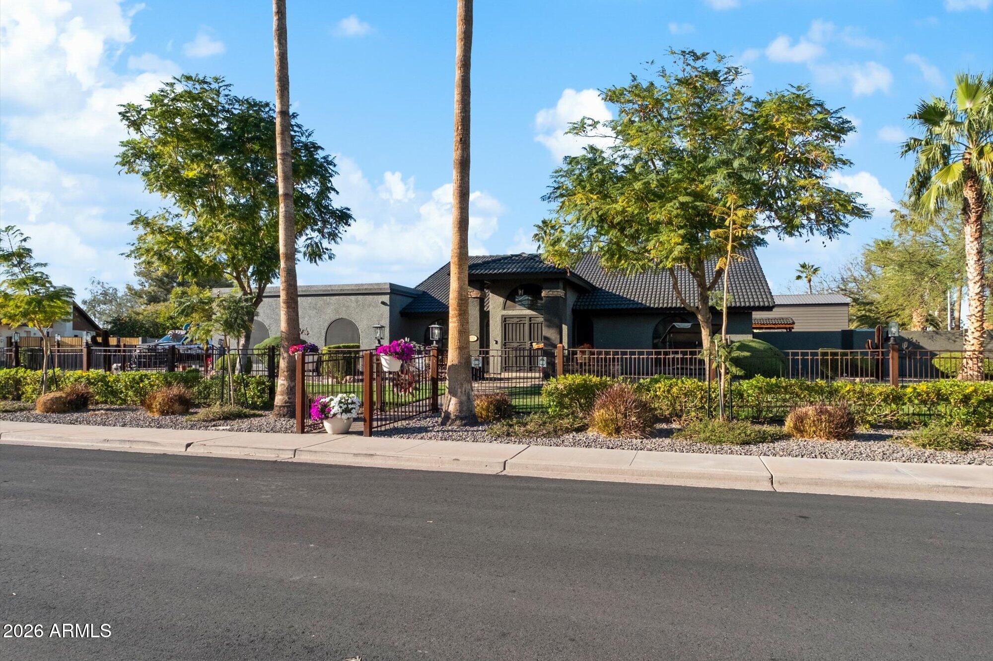 2352 E FLORIAN Circle