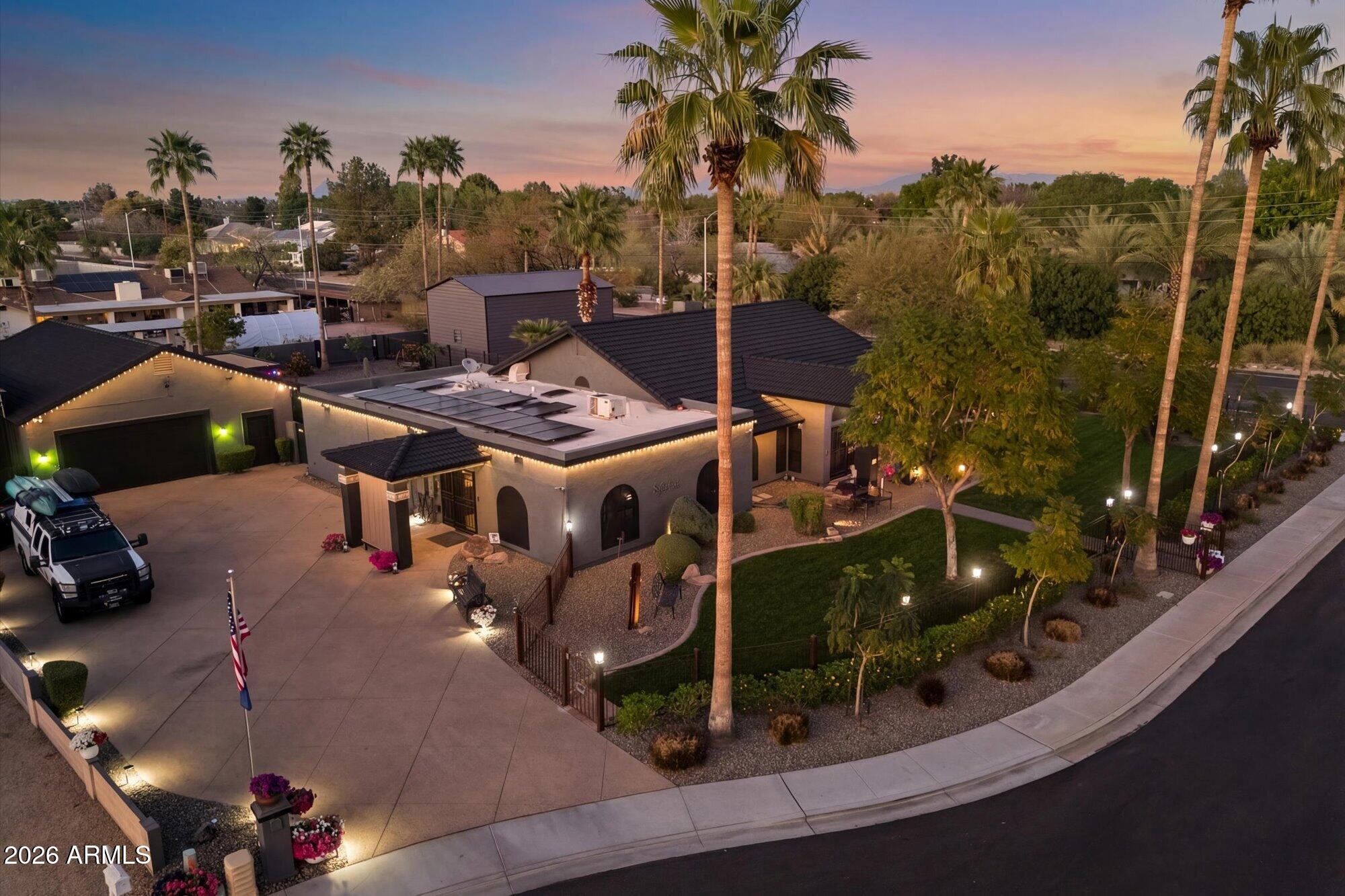 2352 E FLORIAN Circle