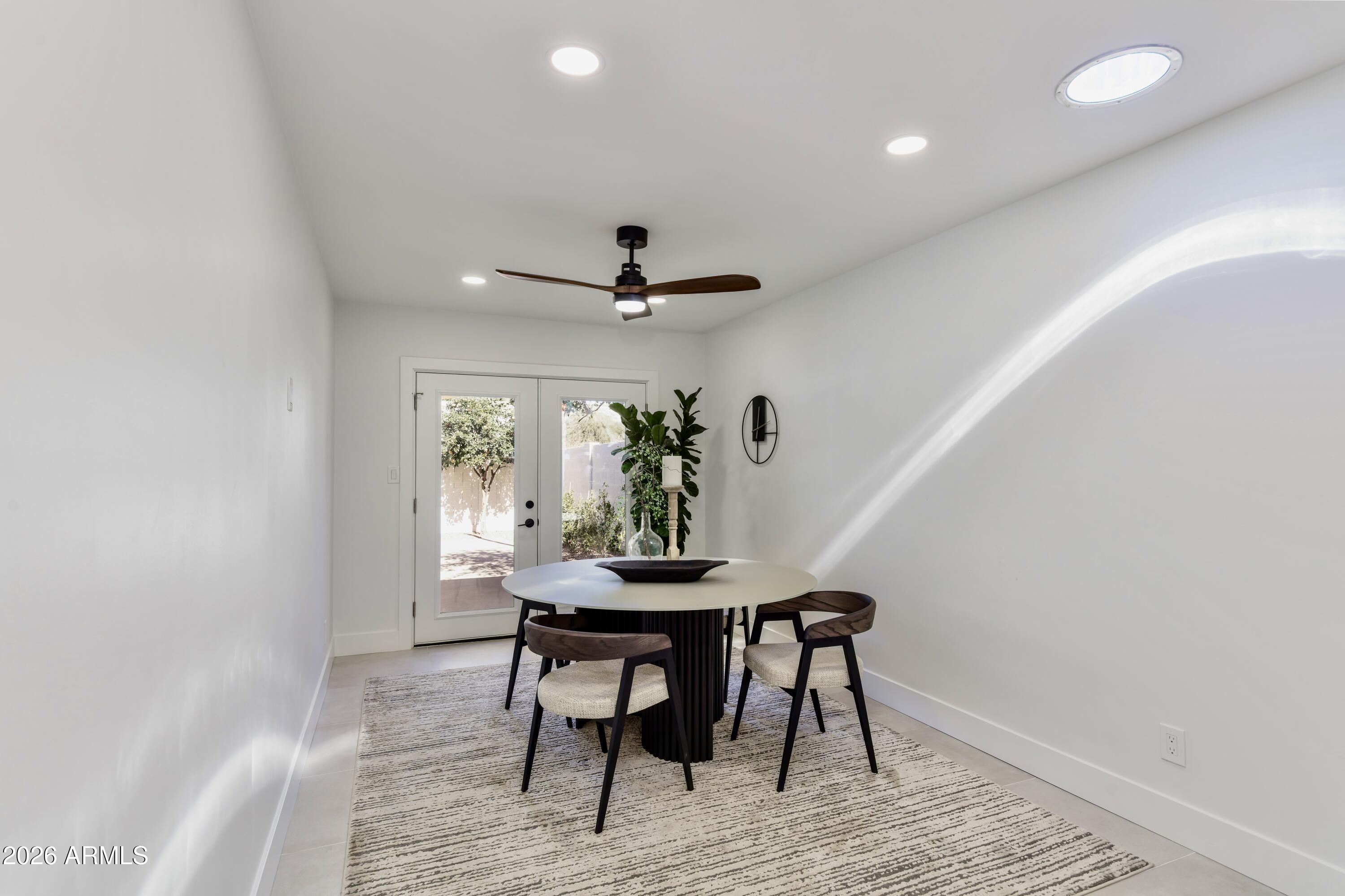 8746 E Via De Viva Street