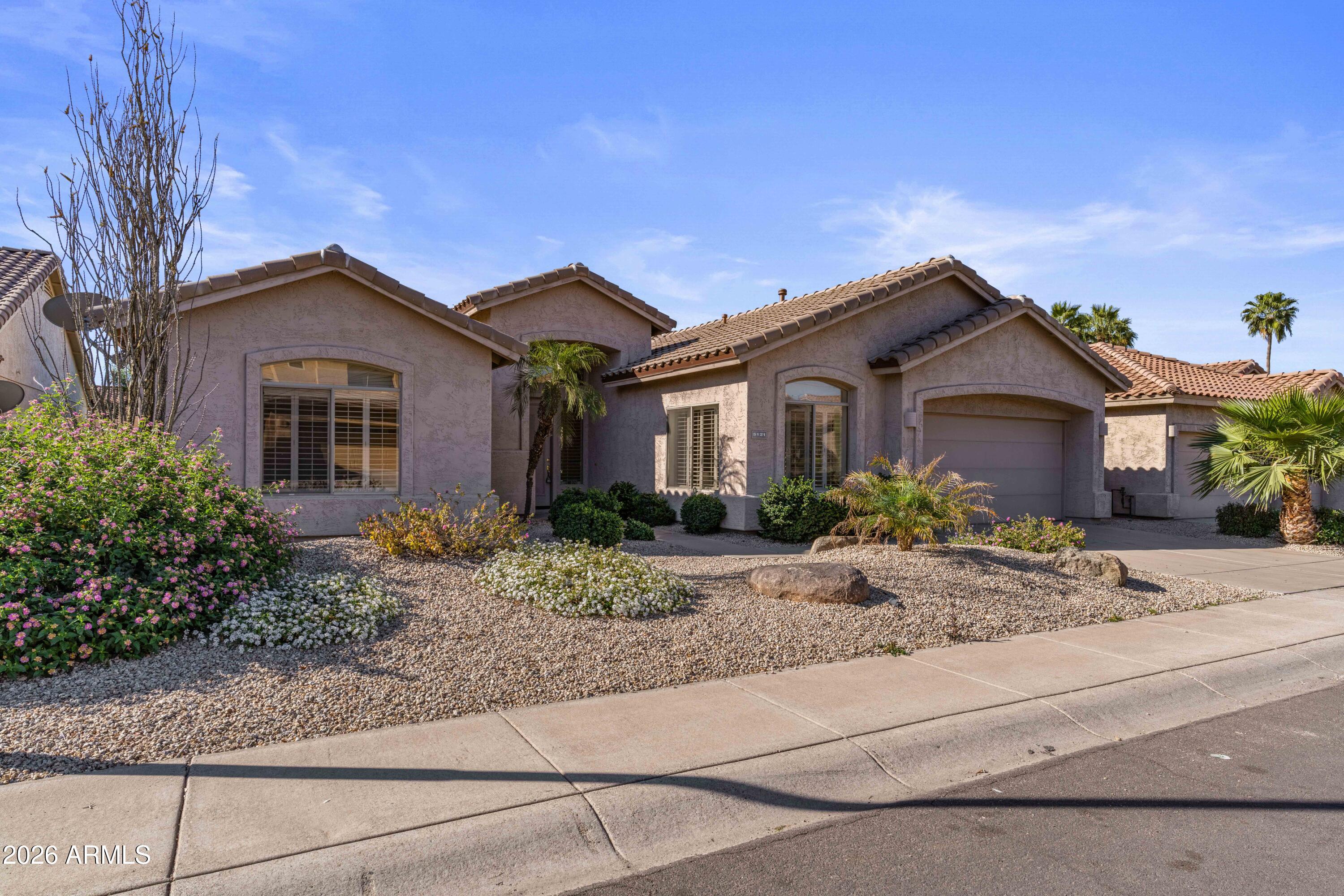 5121 E WALLACE Avenue