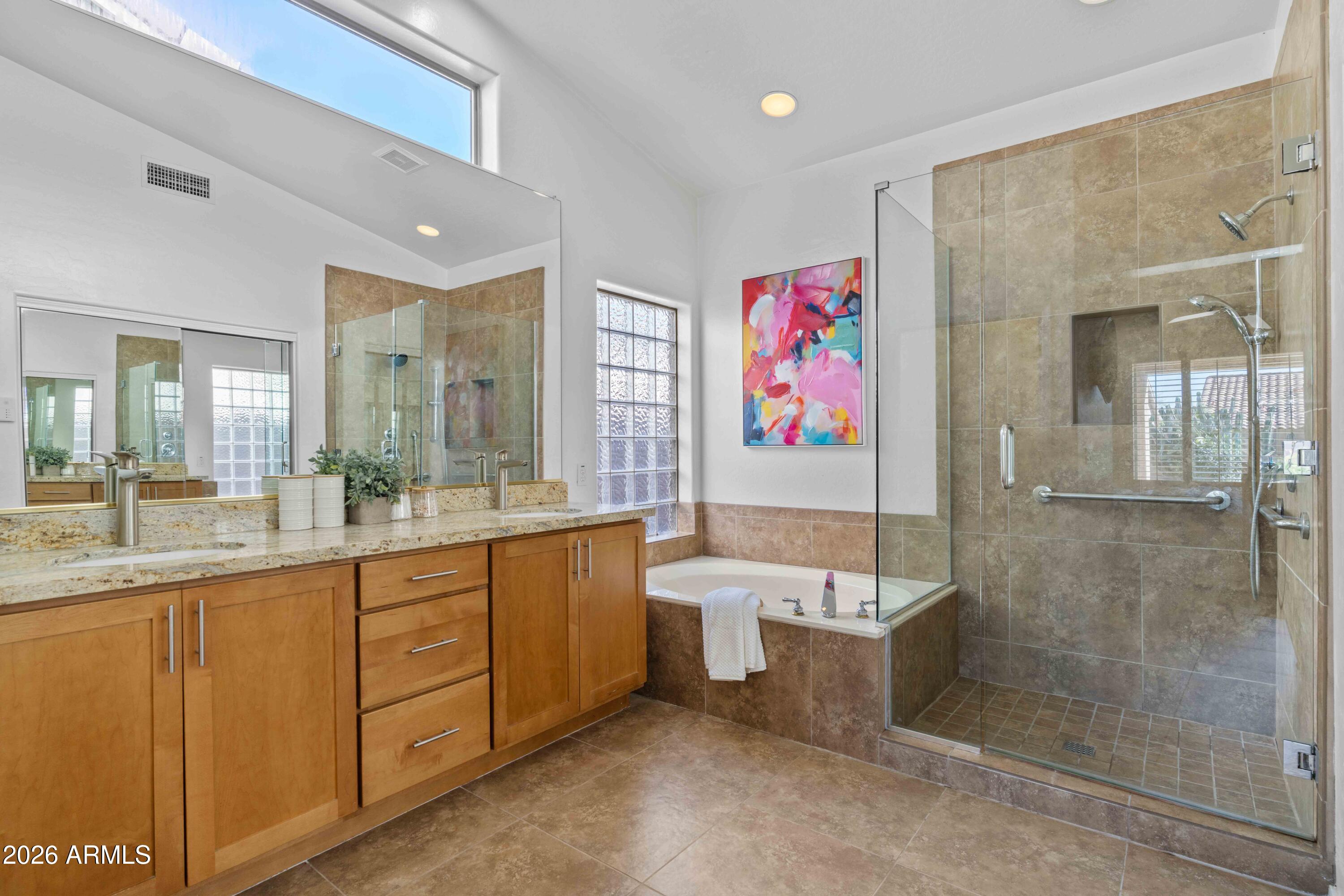 5121 E WALLACE Avenue