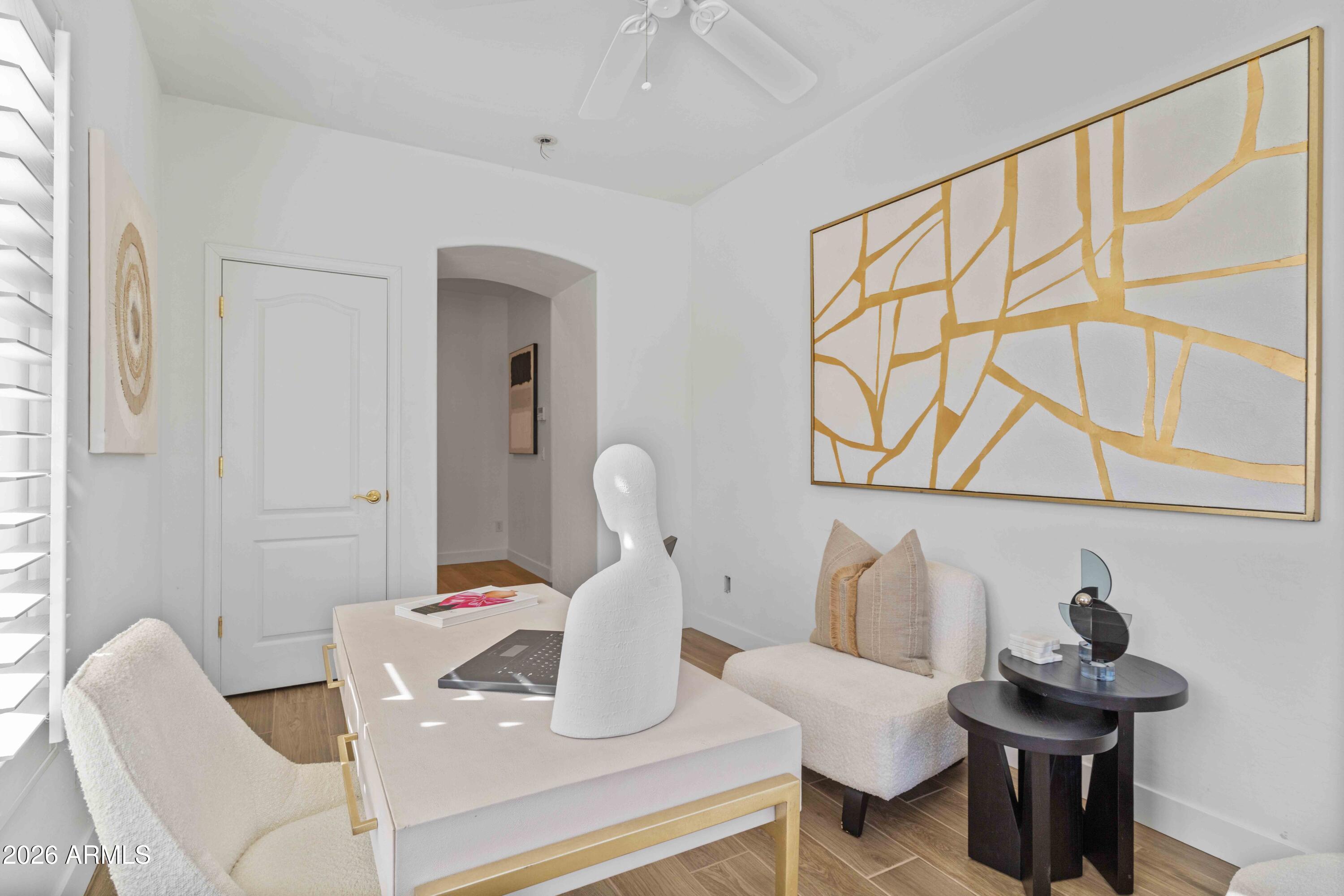 5121 E WALLACE Avenue