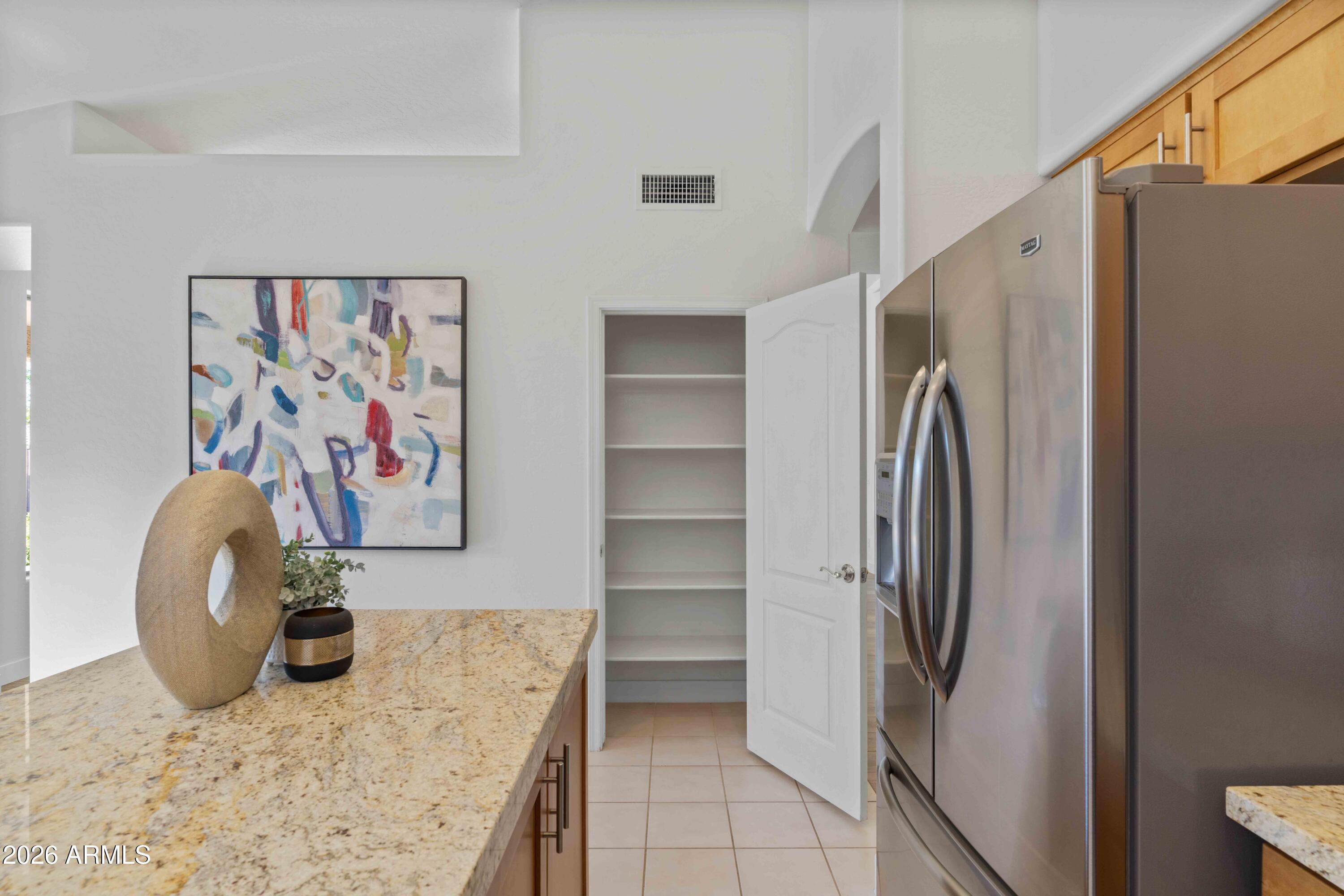 5121 E WALLACE Avenue