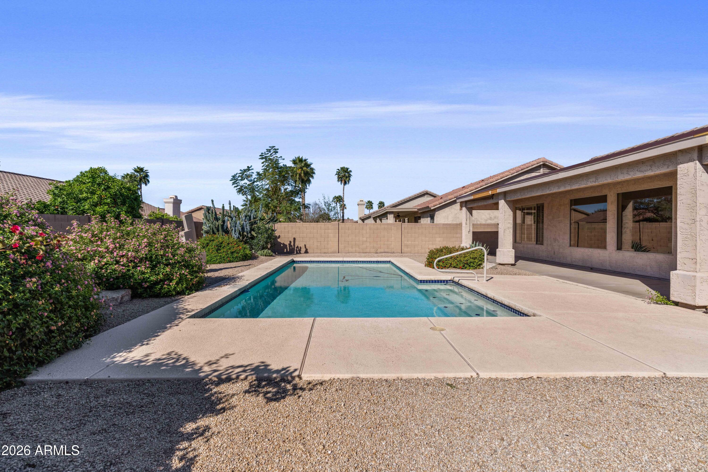 5121 E WALLACE Avenue