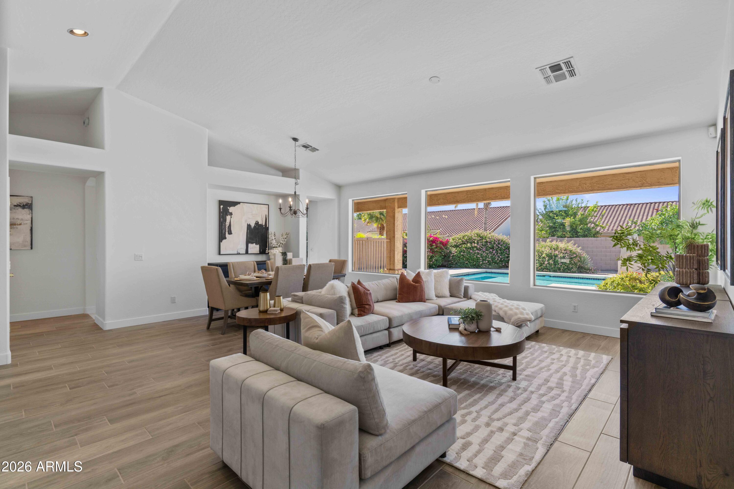 5121 E WALLACE Avenue