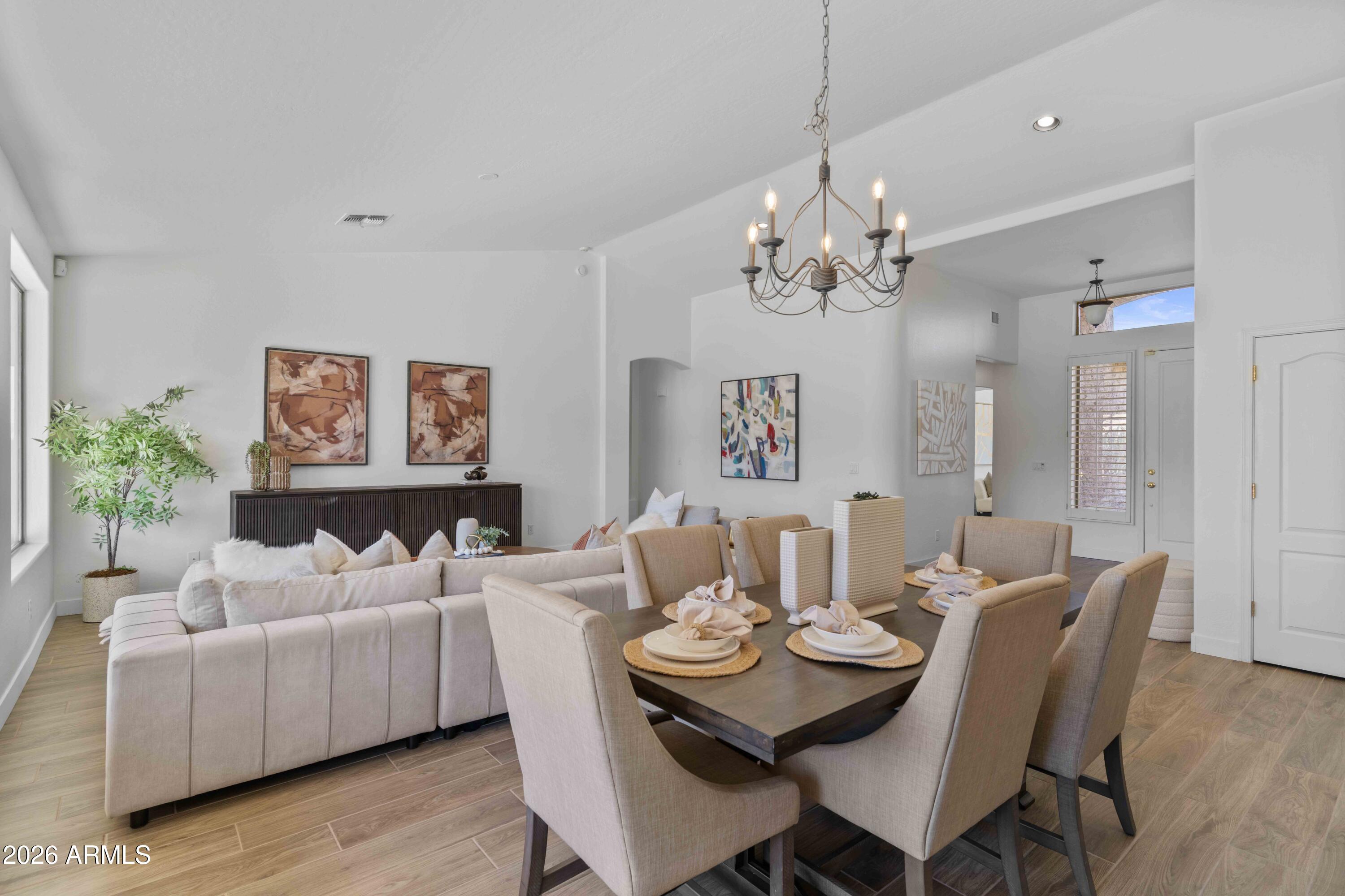 5121 E WALLACE Avenue