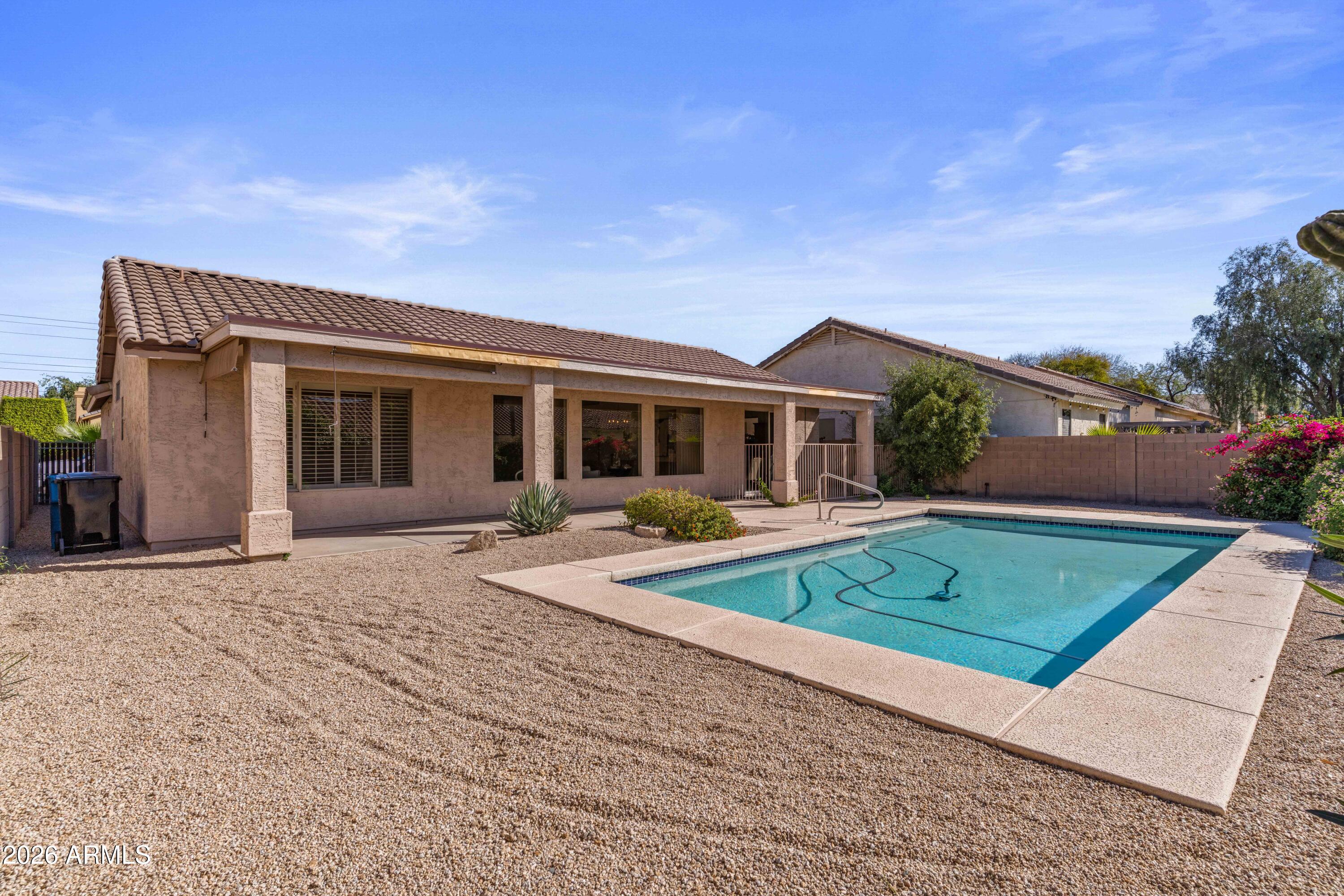 5121 E WALLACE Avenue