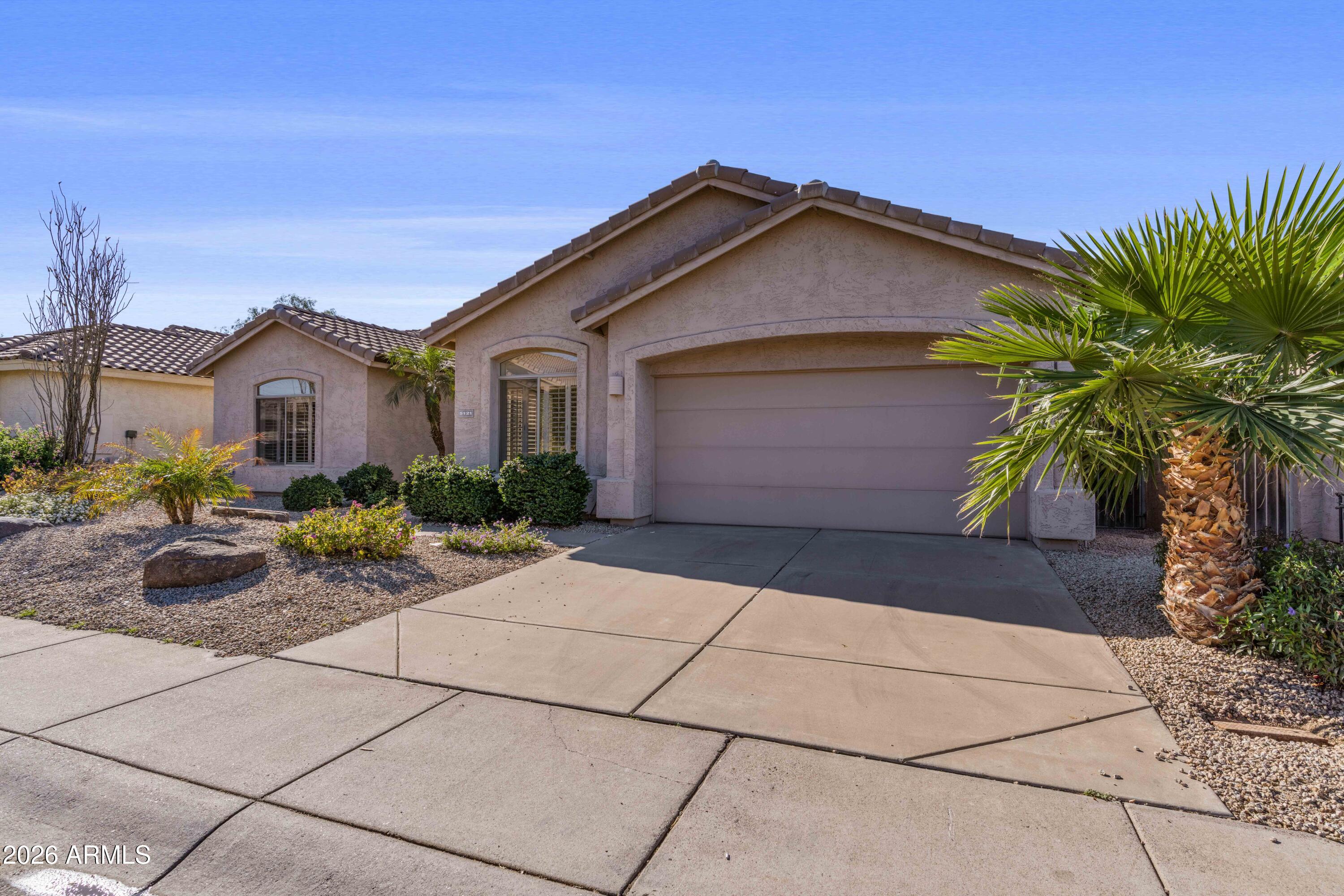 5121 E WALLACE Avenue