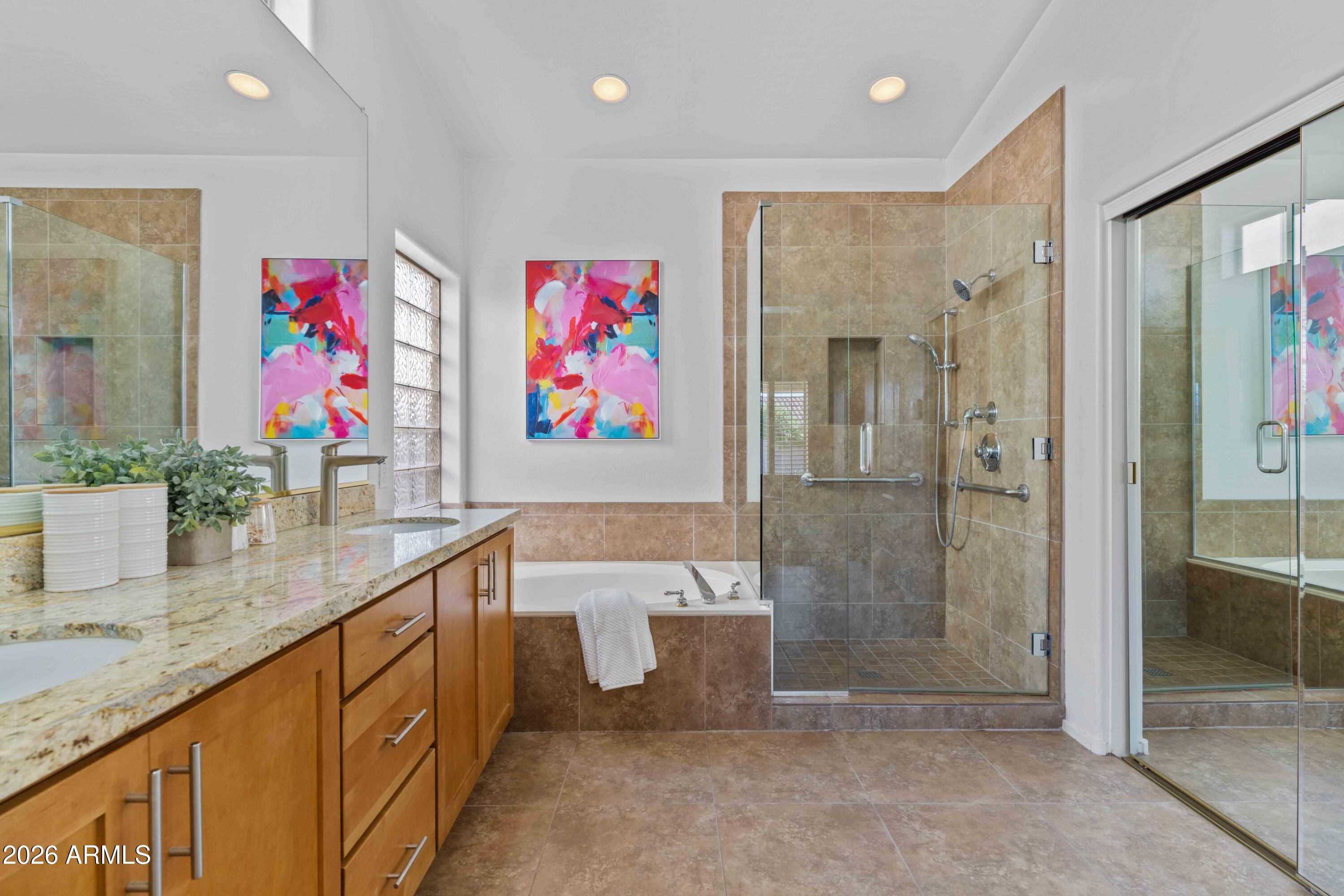 5121 E WALLACE Avenue