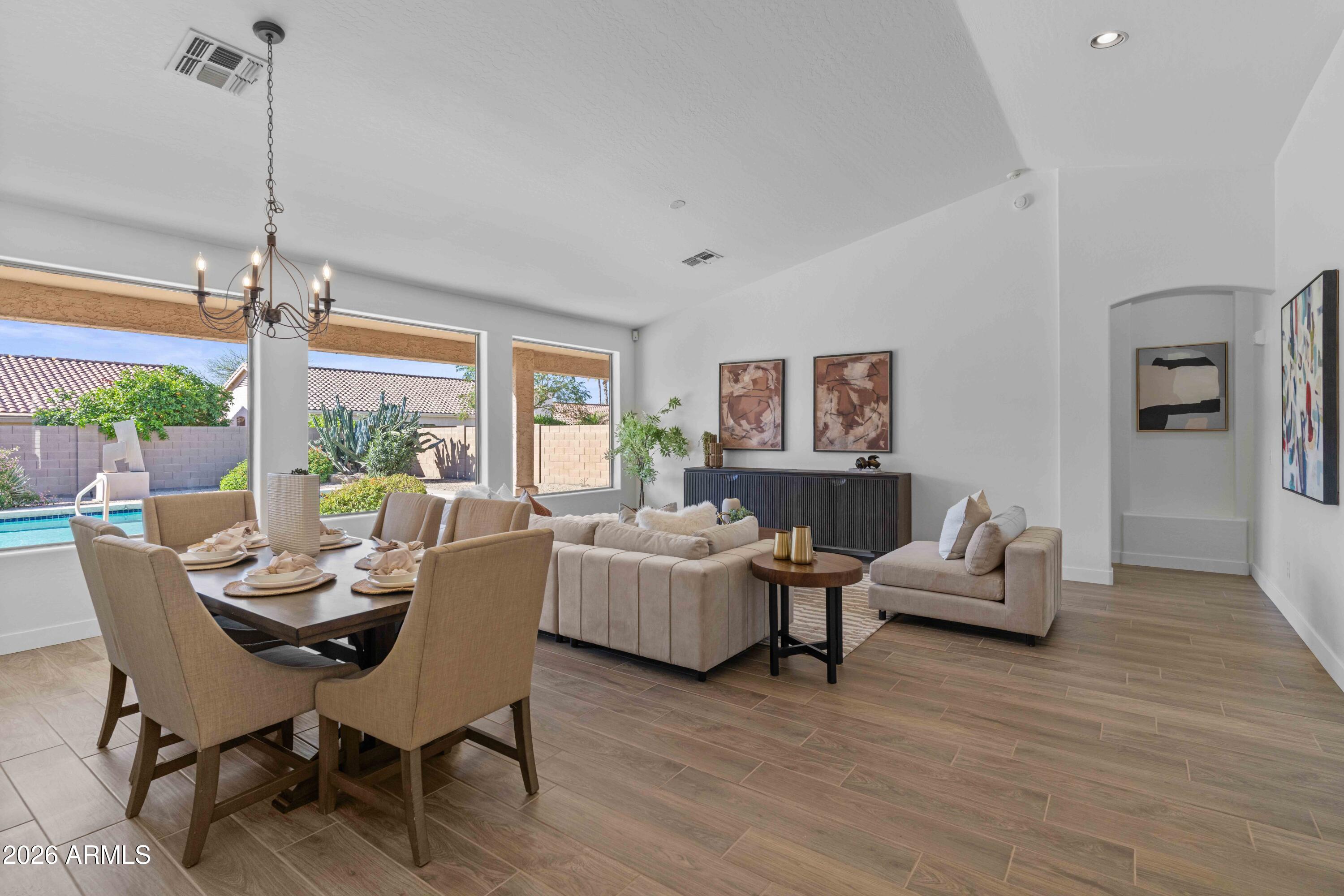 5121 E WALLACE Avenue