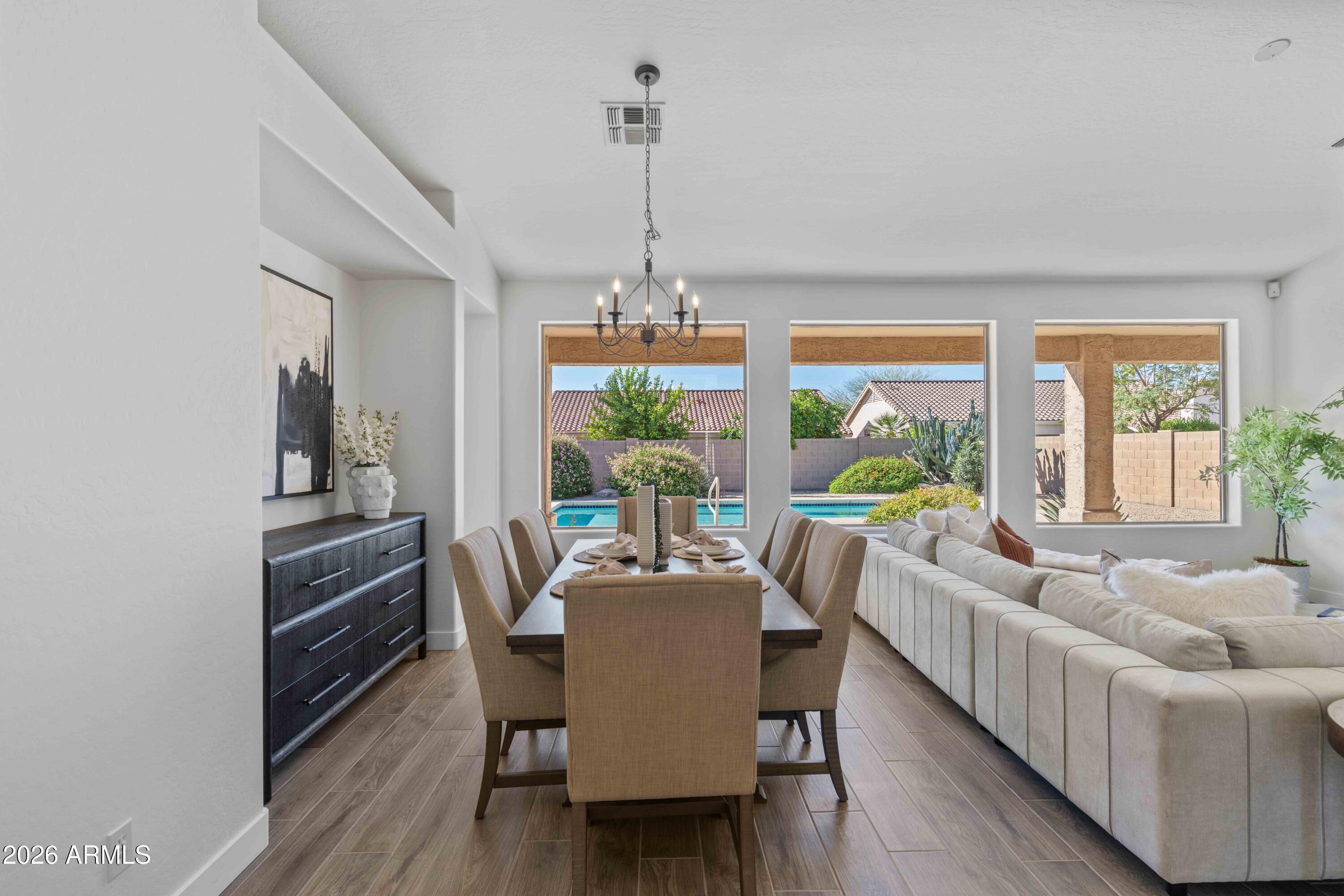 5121 E WALLACE Avenue