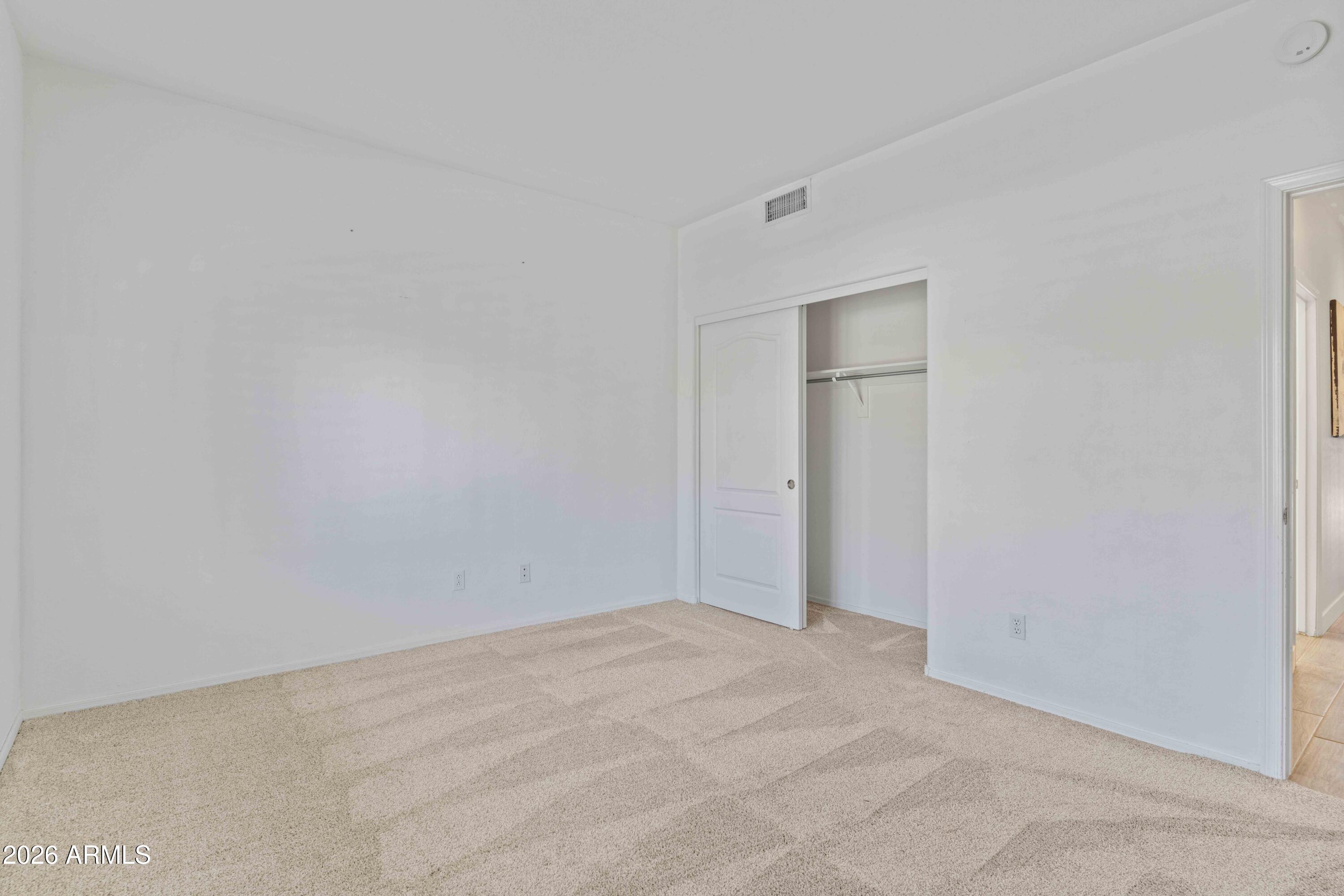 5121 E WALLACE Avenue