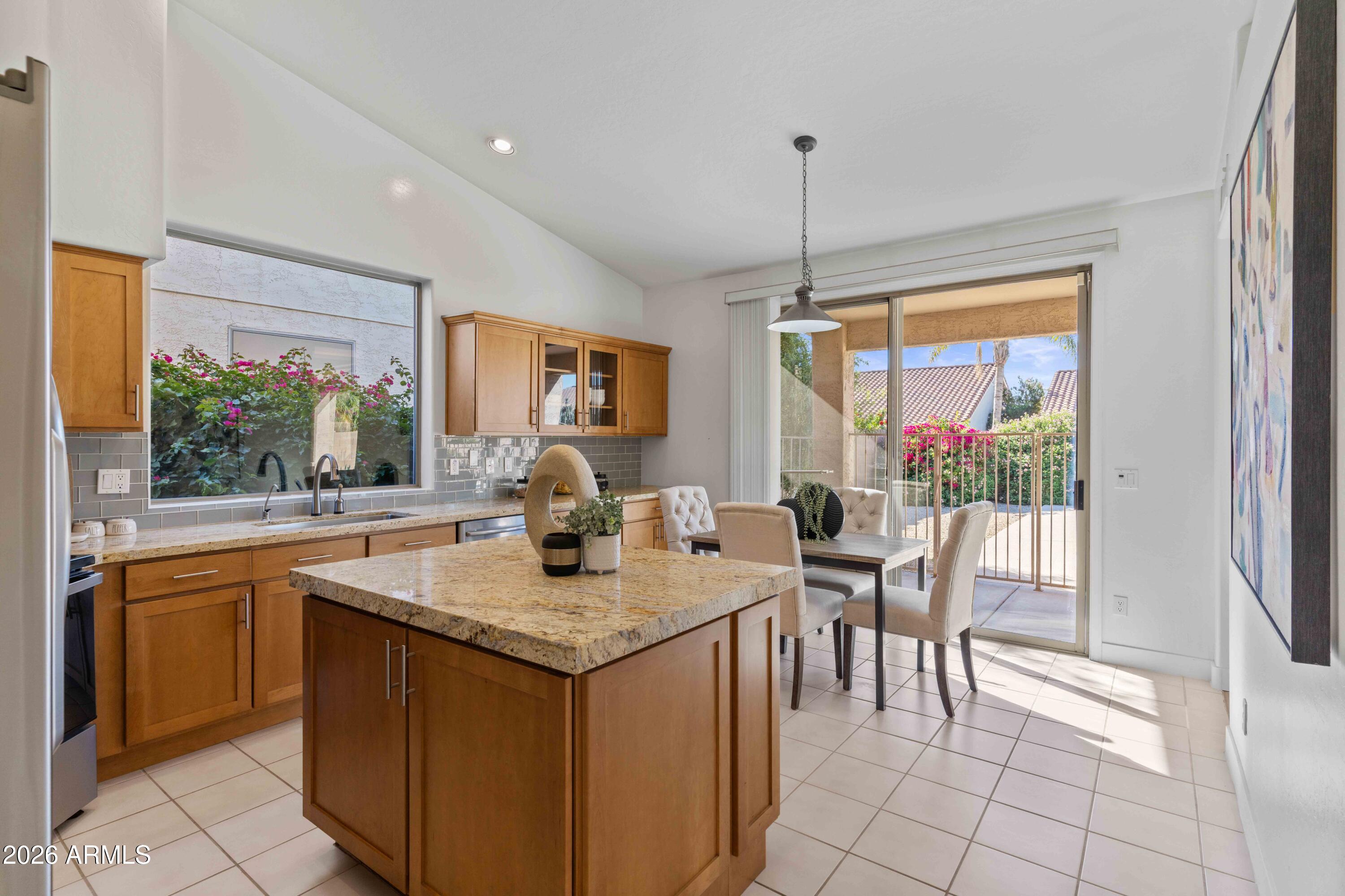 5121 E WALLACE Avenue