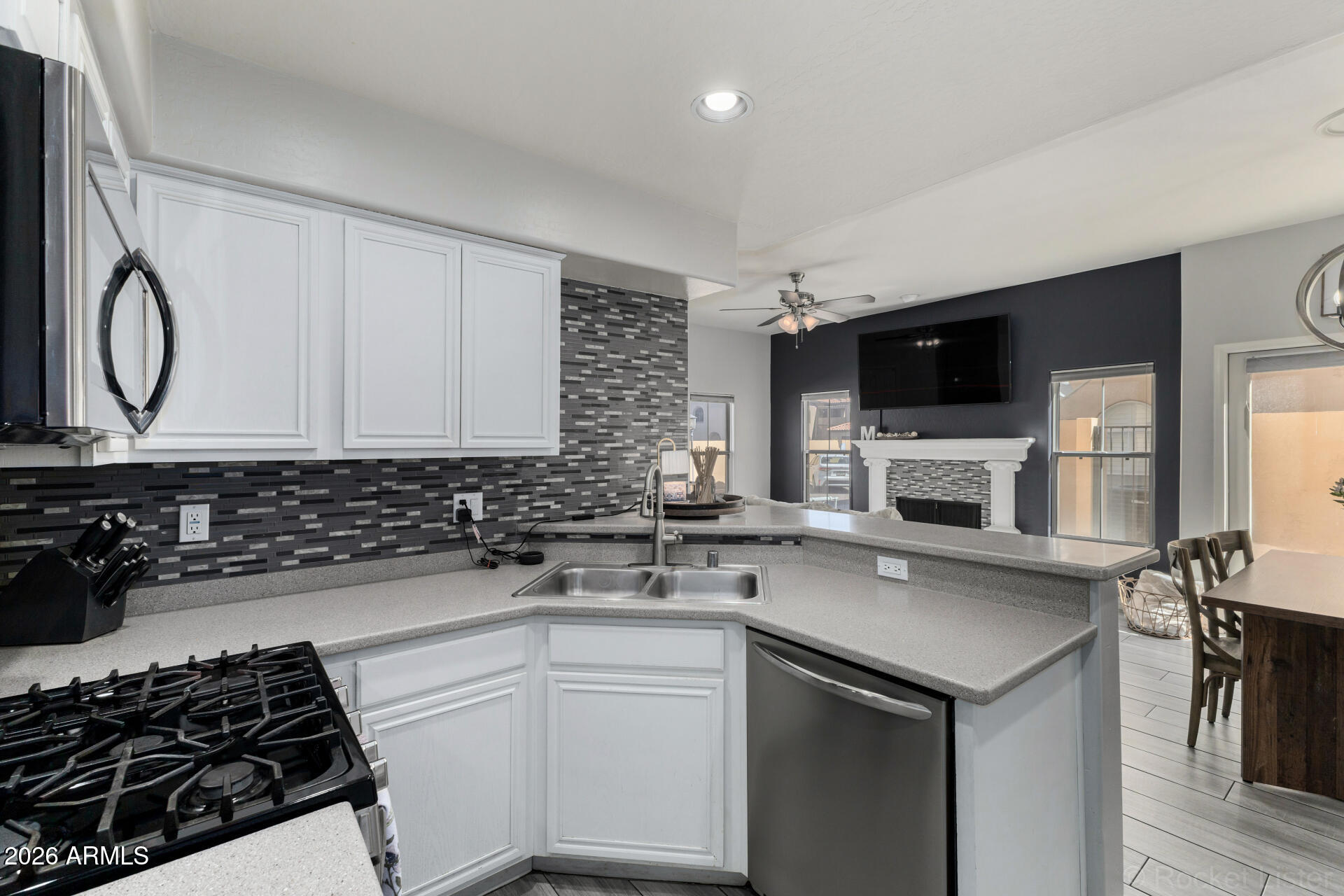 5015 E CHEYENNE Drive 21