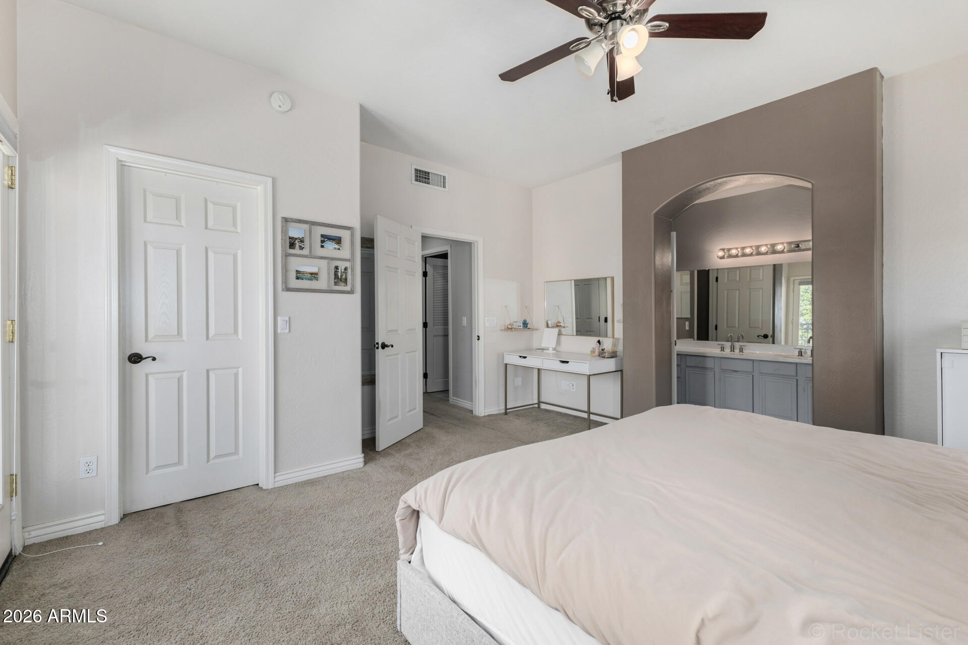 5015 E CHEYENNE Drive 21