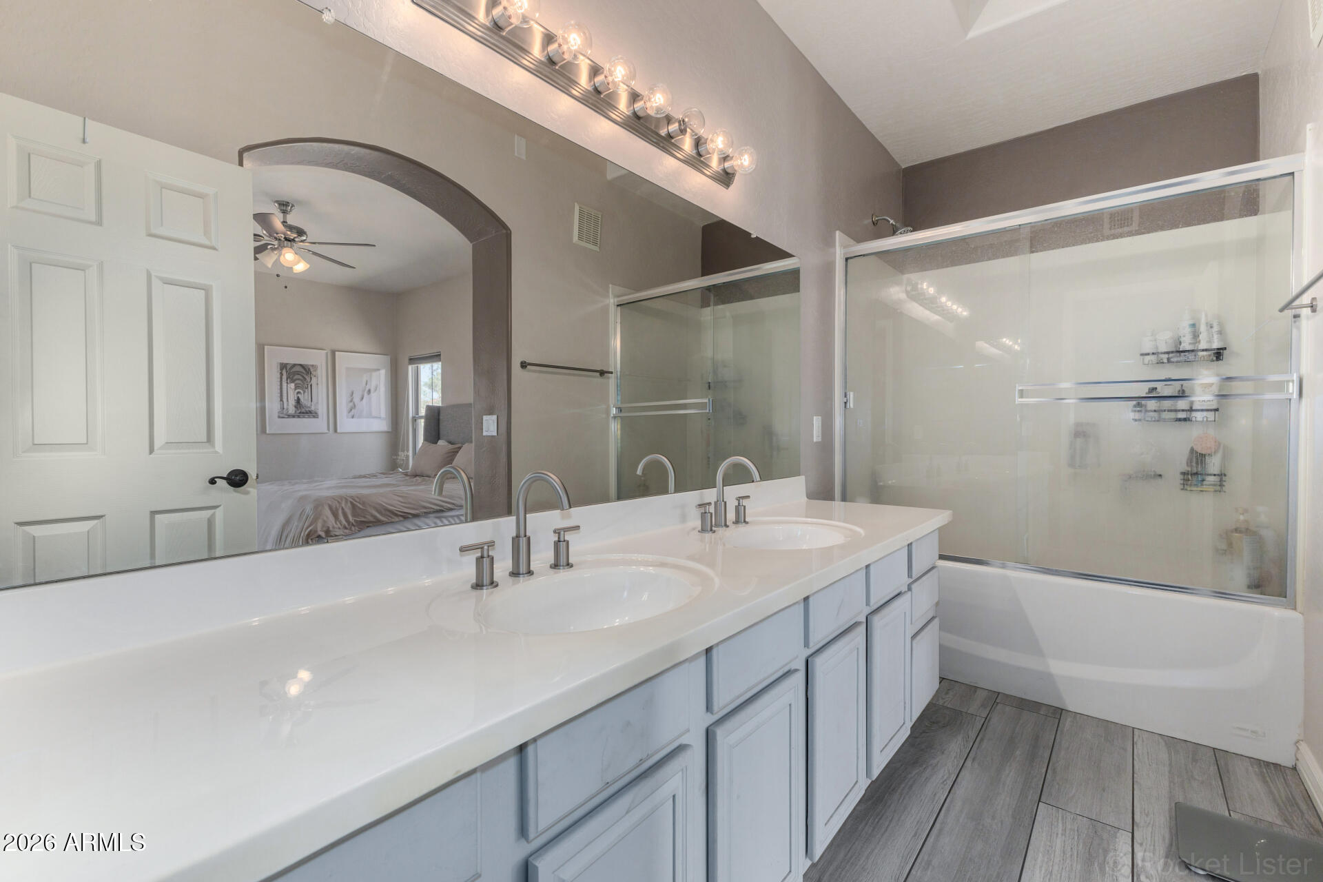 5015 E CHEYENNE Drive 21