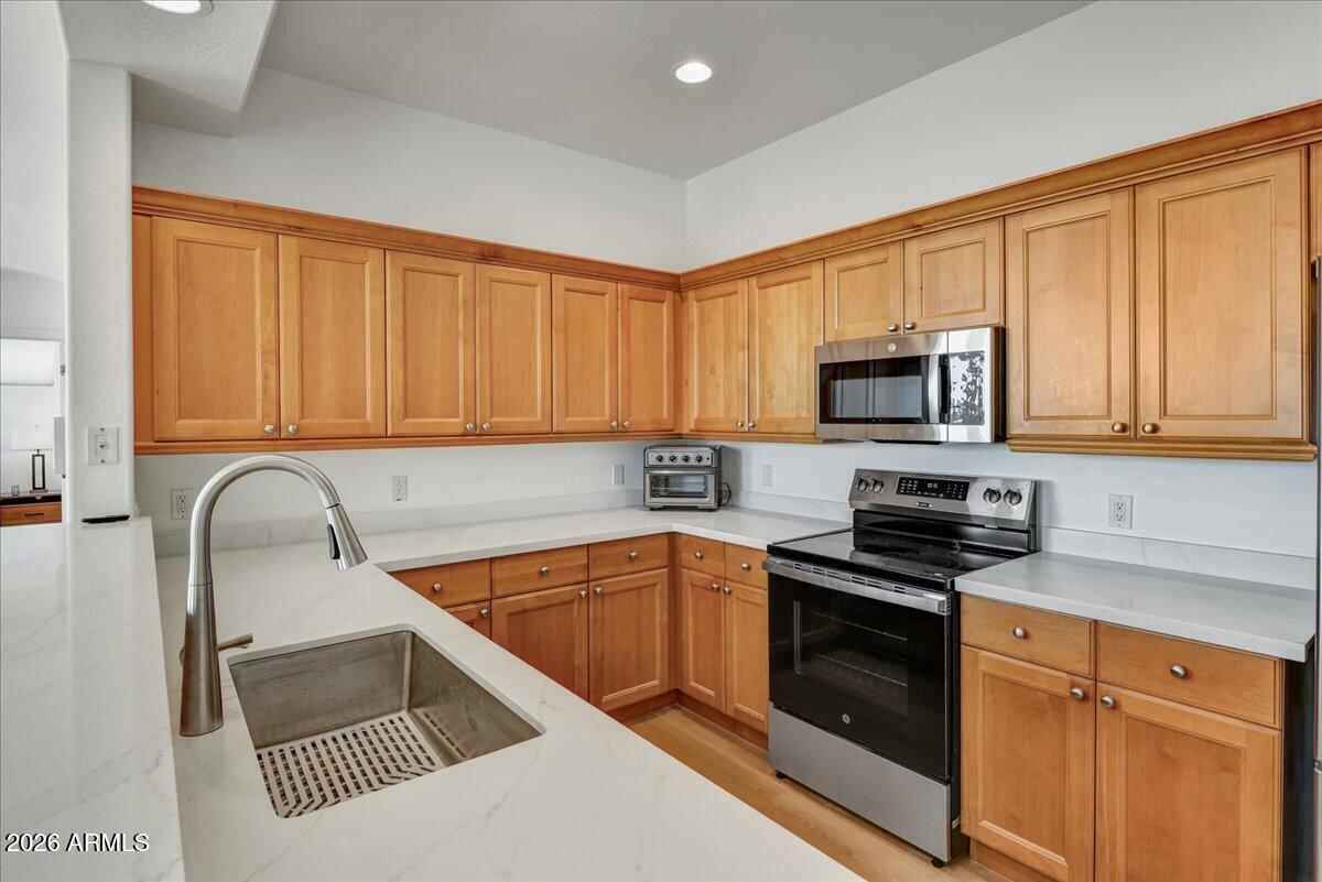 19475 N GRAYHAWK Drive 2004