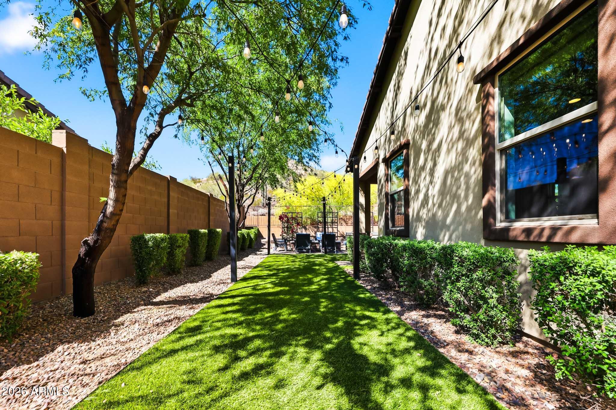 2228 E FALLEN LEAF Lane