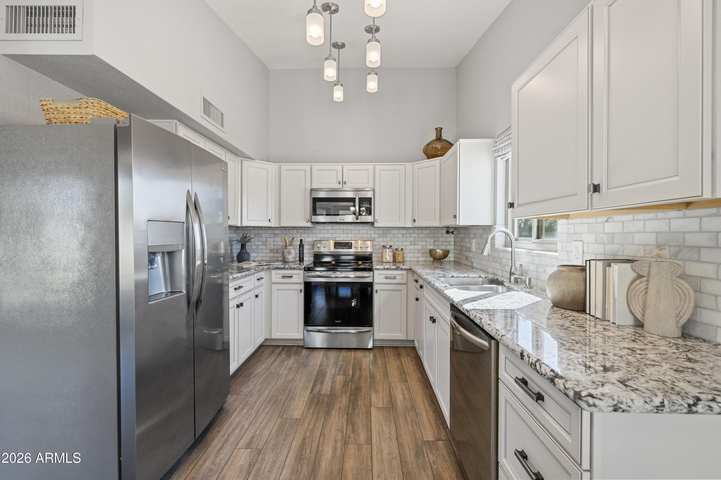 6422 E JUNIPER Avenue