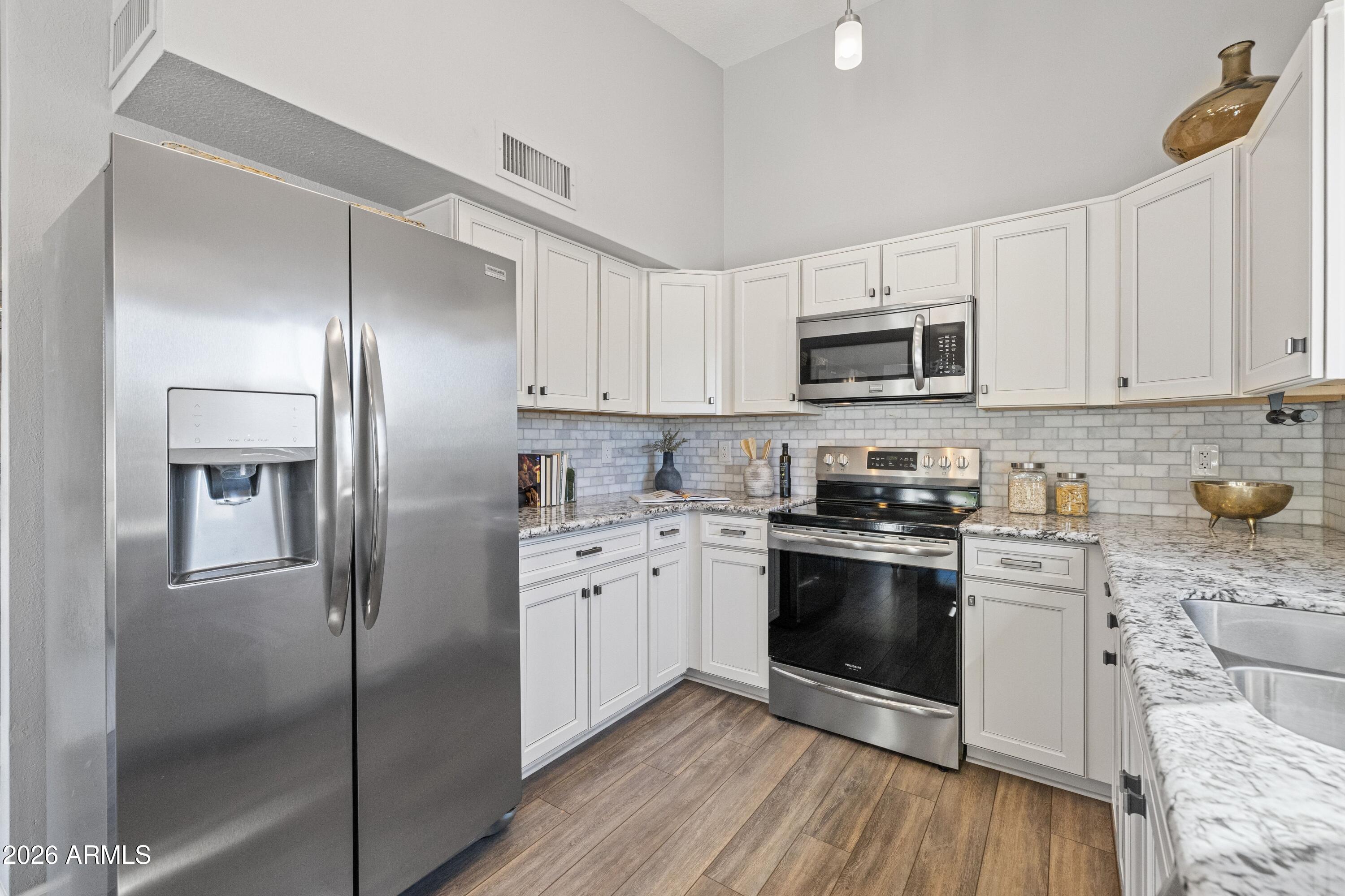 6422 E JUNIPER Avenue