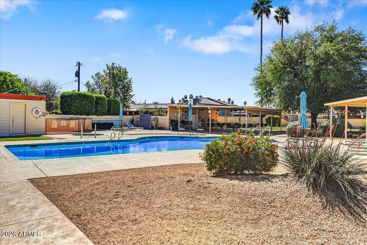 7706 E MEADOWBROOK Avenue