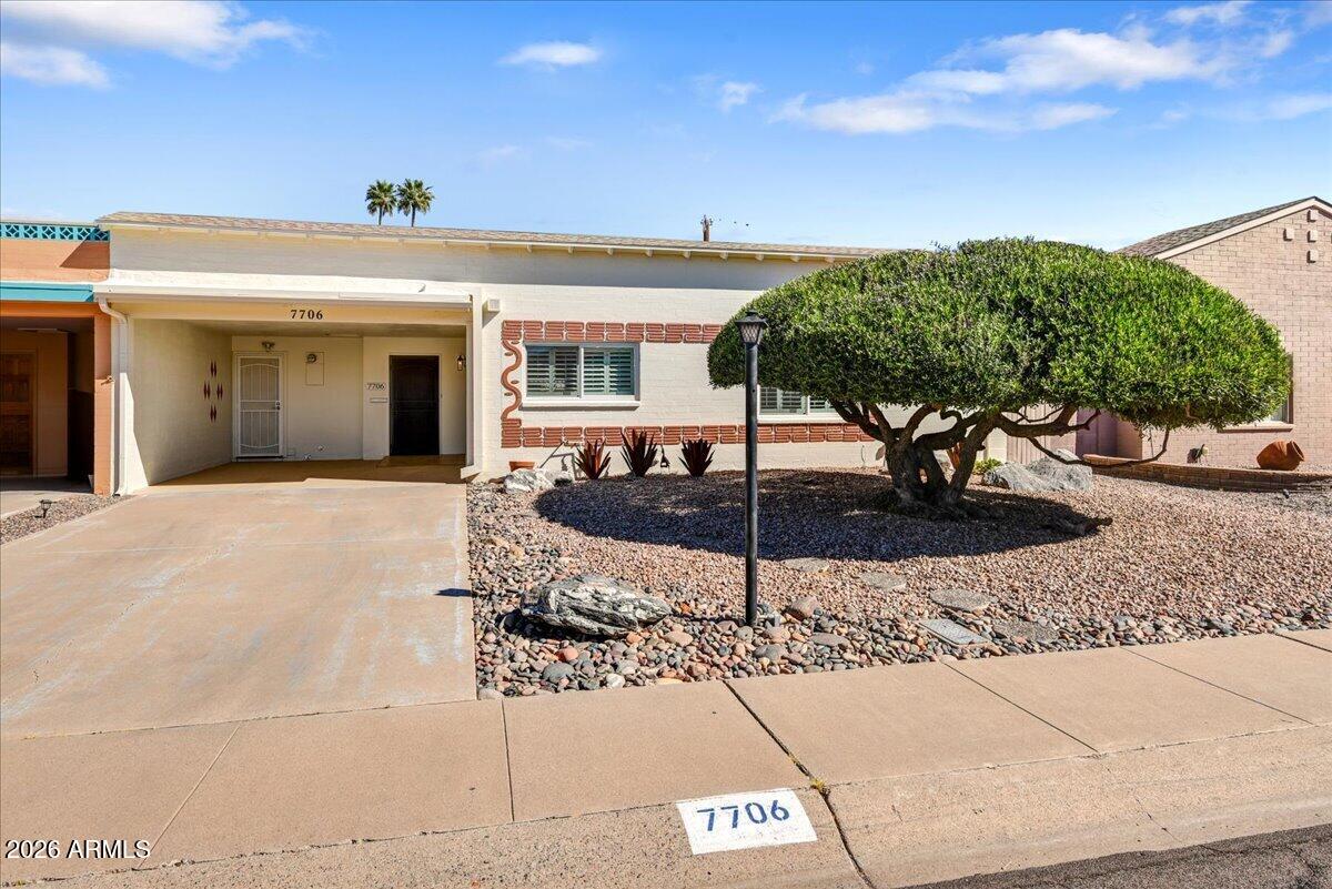 7706 E MEADOWBROOK Avenue