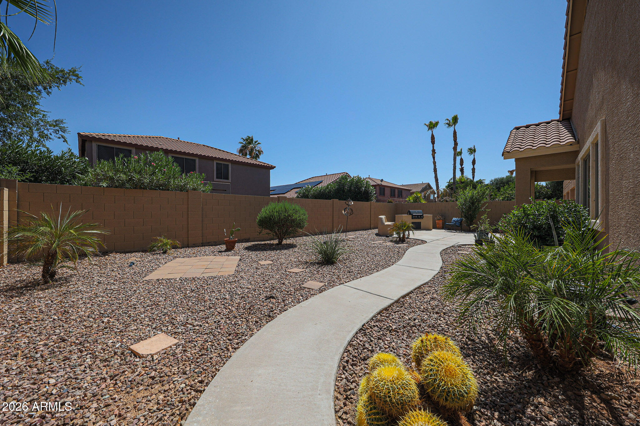 10465 E KNOWLES Avenue