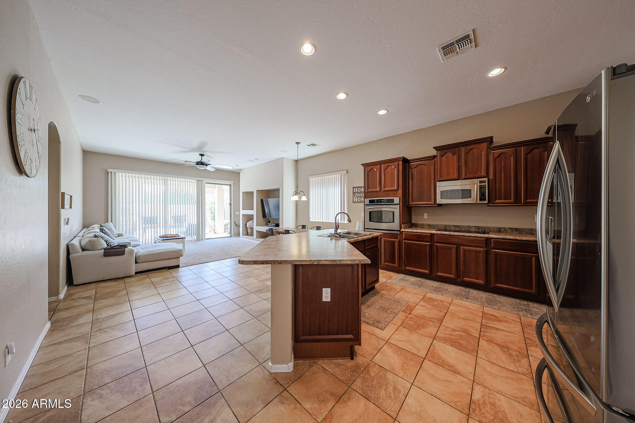 10465 E KNOWLES Avenue