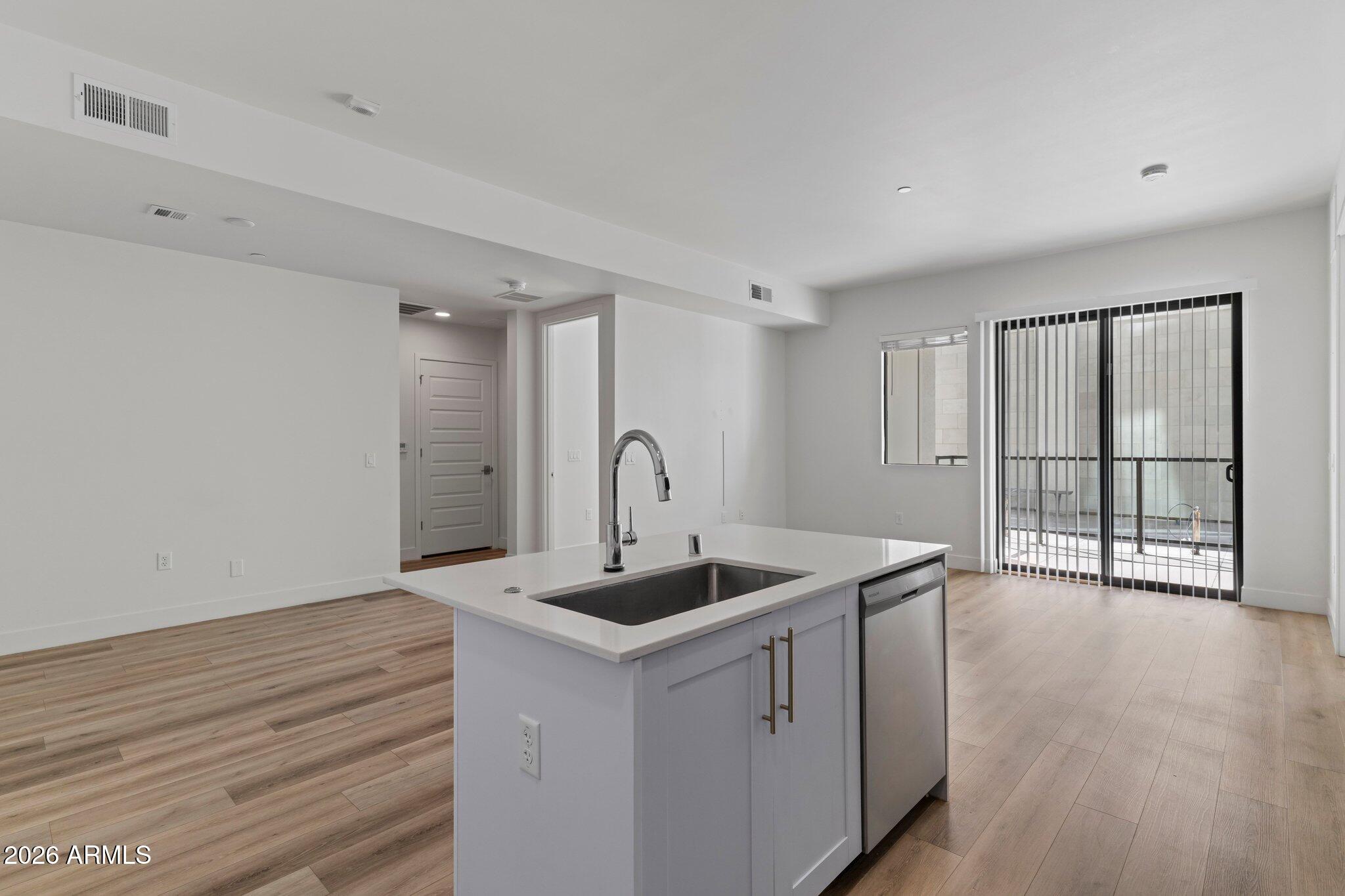 7300 E EARLL Drive 1018