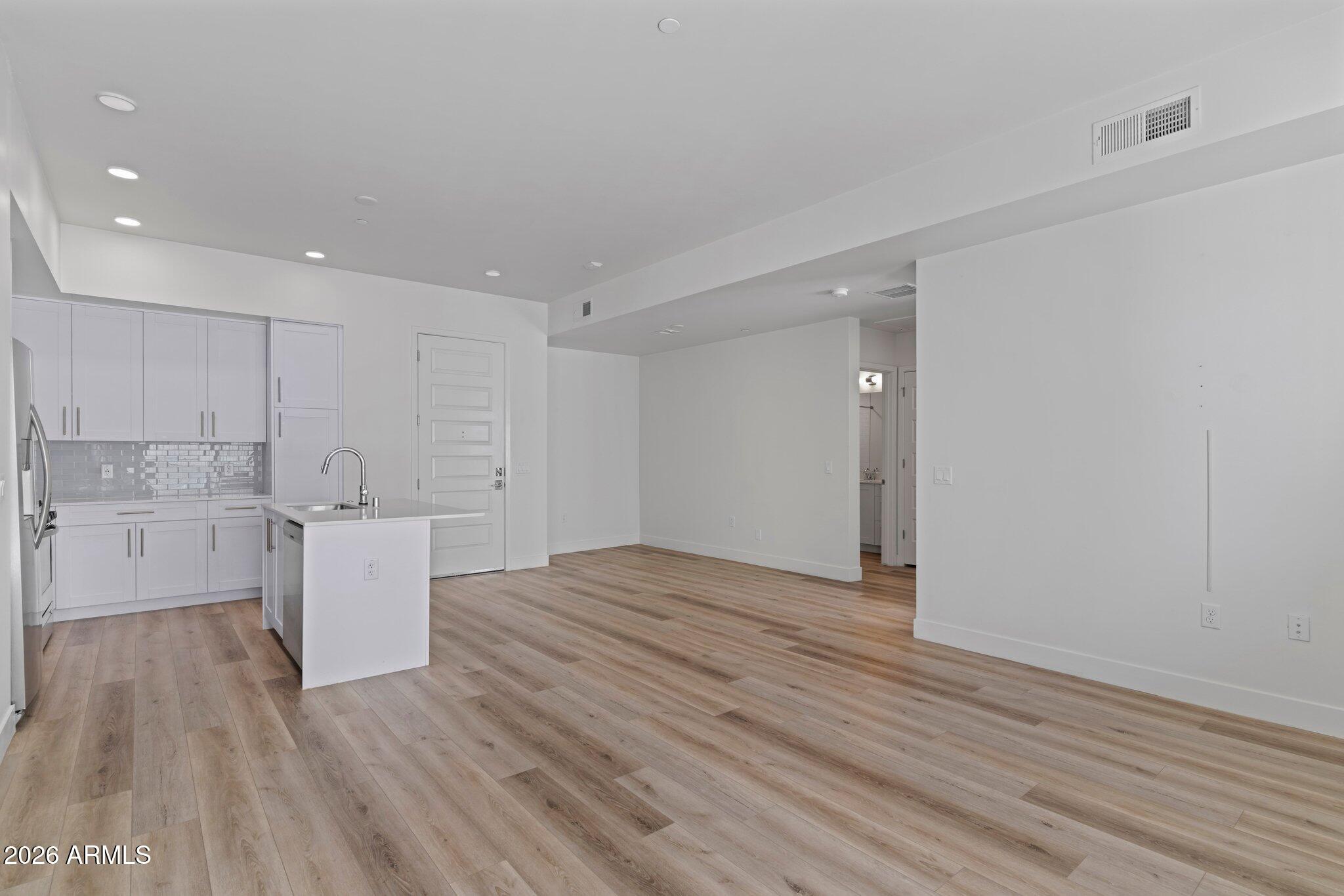 7300 E EARLL Drive 1018