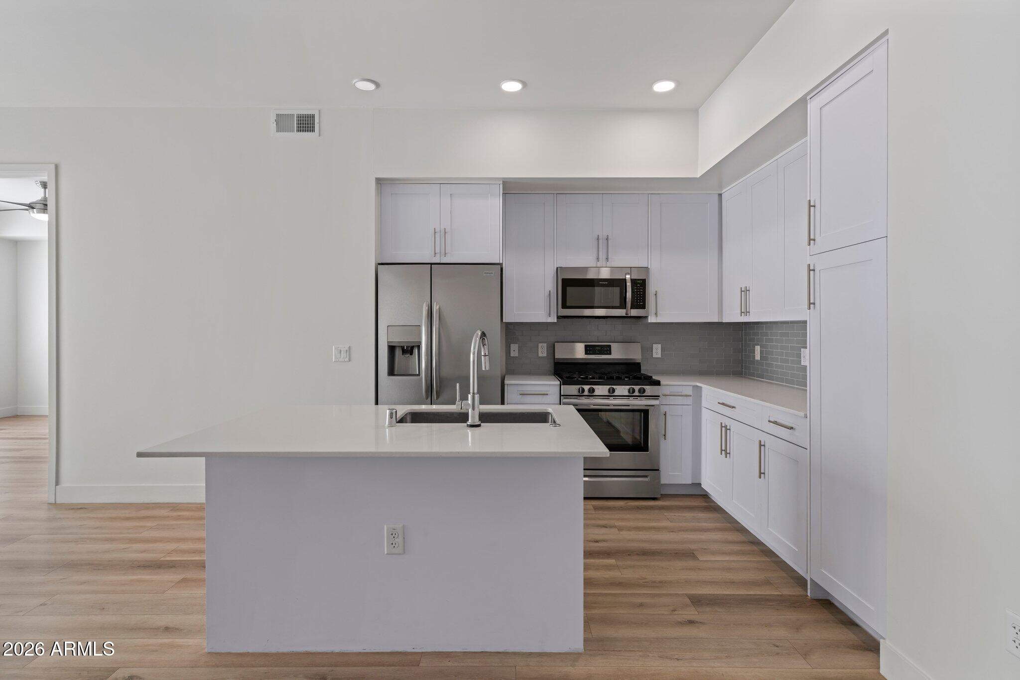 7300 E EARLL Drive 1018