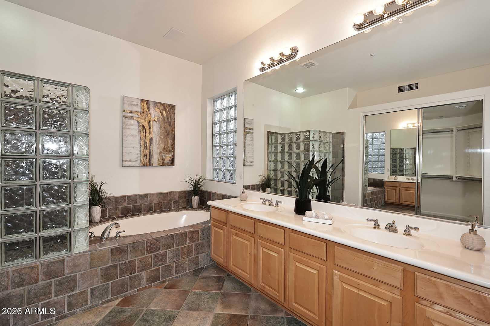 10679 E RAINTREE Drive