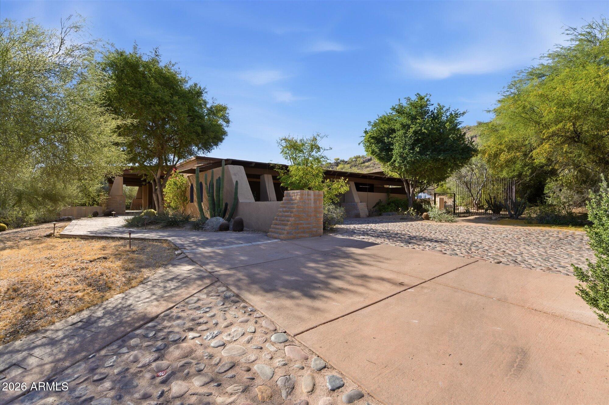 6511 E Hummingbird Lane 2