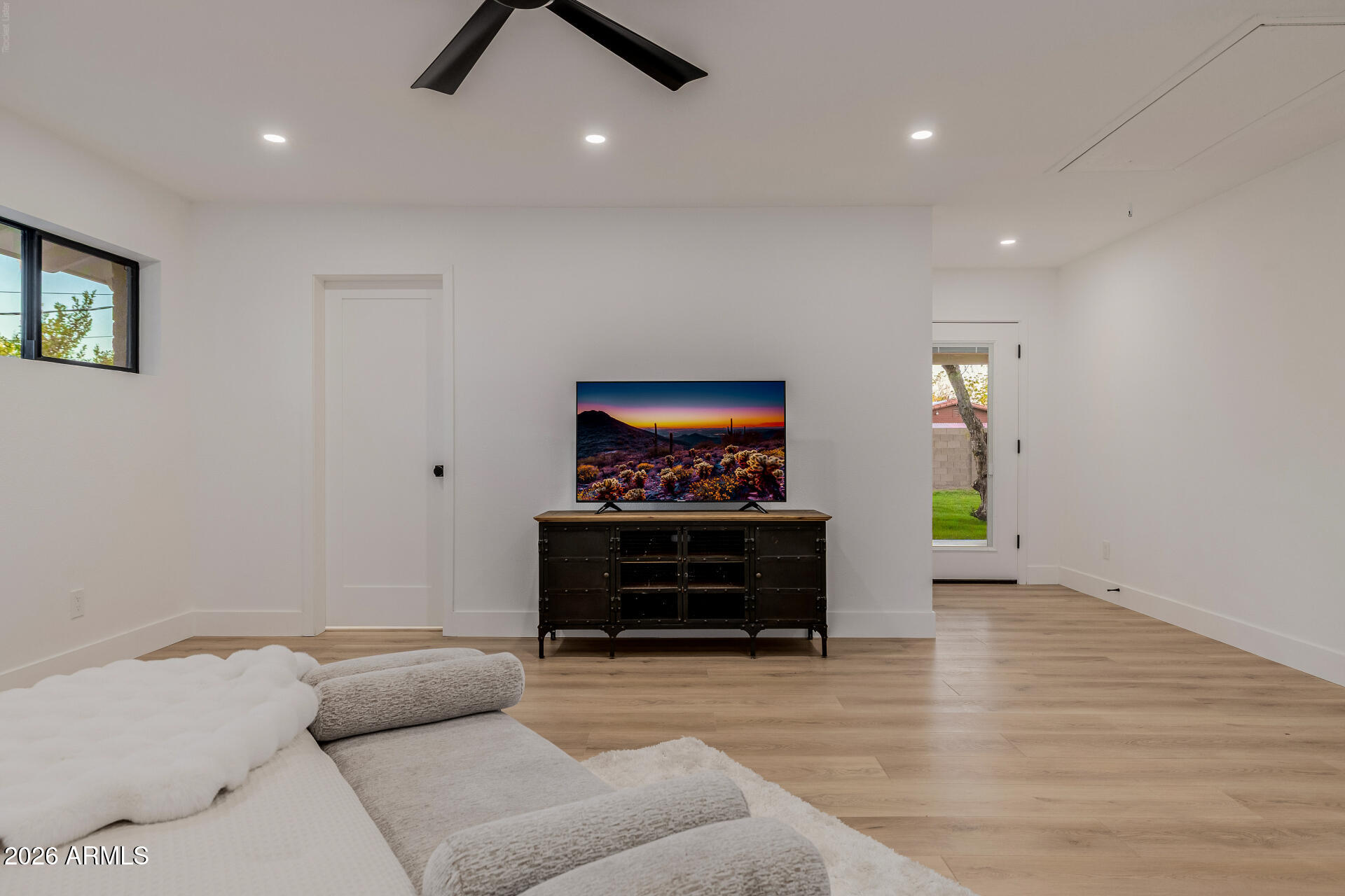 1111 W TOWNLEY Avenue