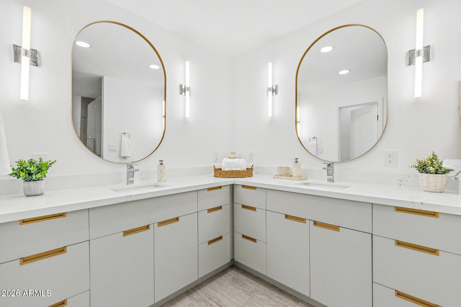 1111 W TOWNLEY Avenue