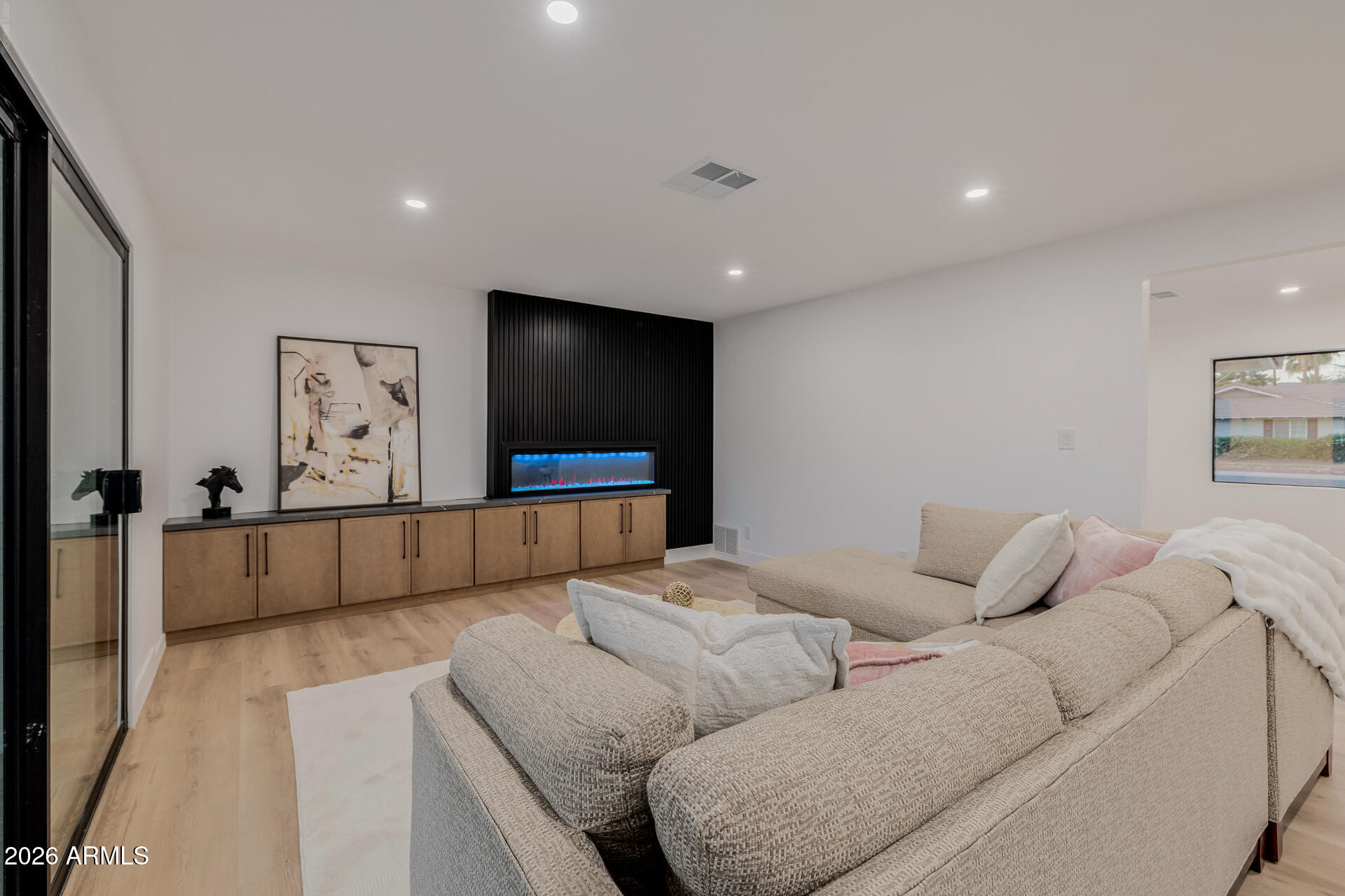 1111 W TOWNLEY Avenue