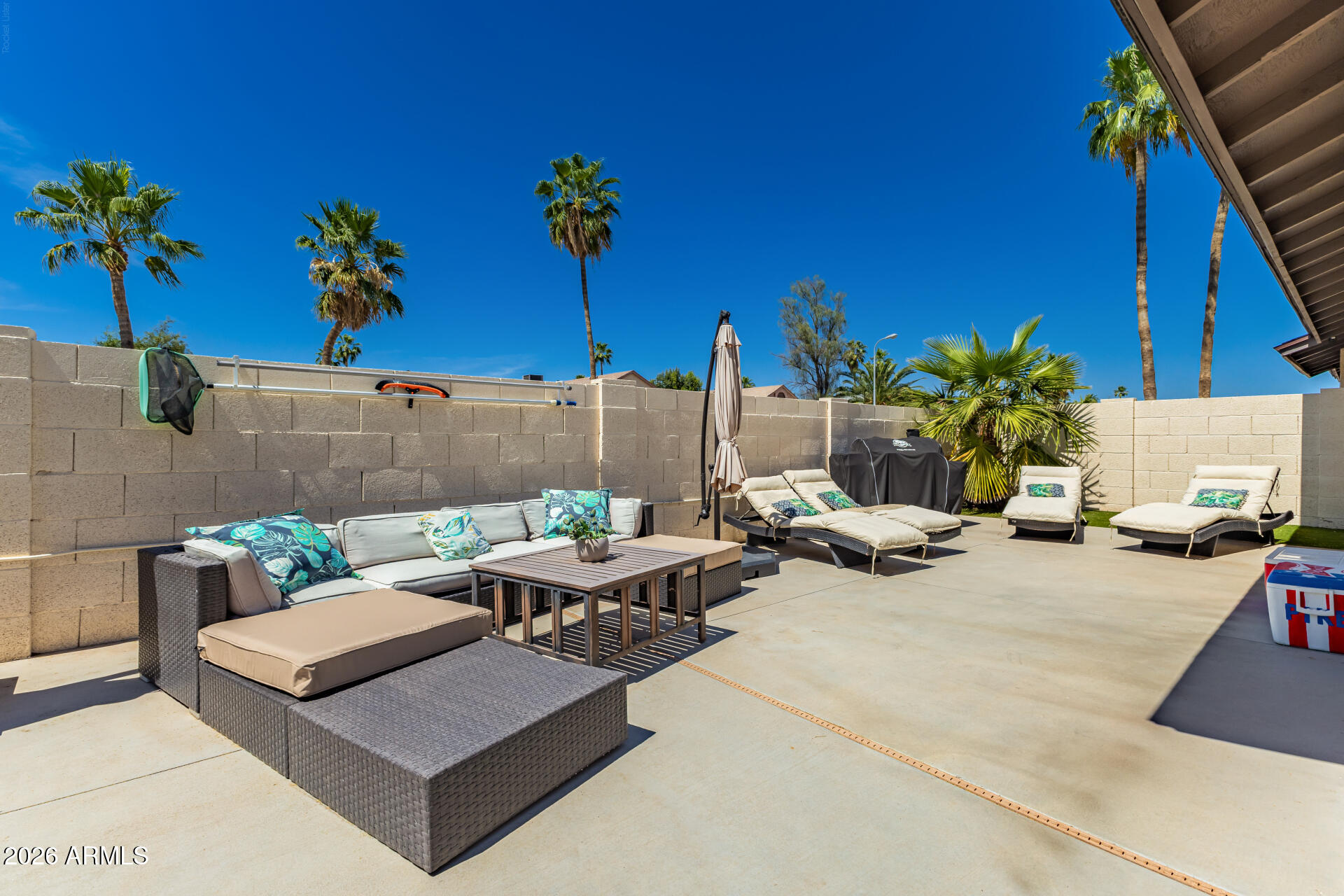 8735 E MORELAND Street